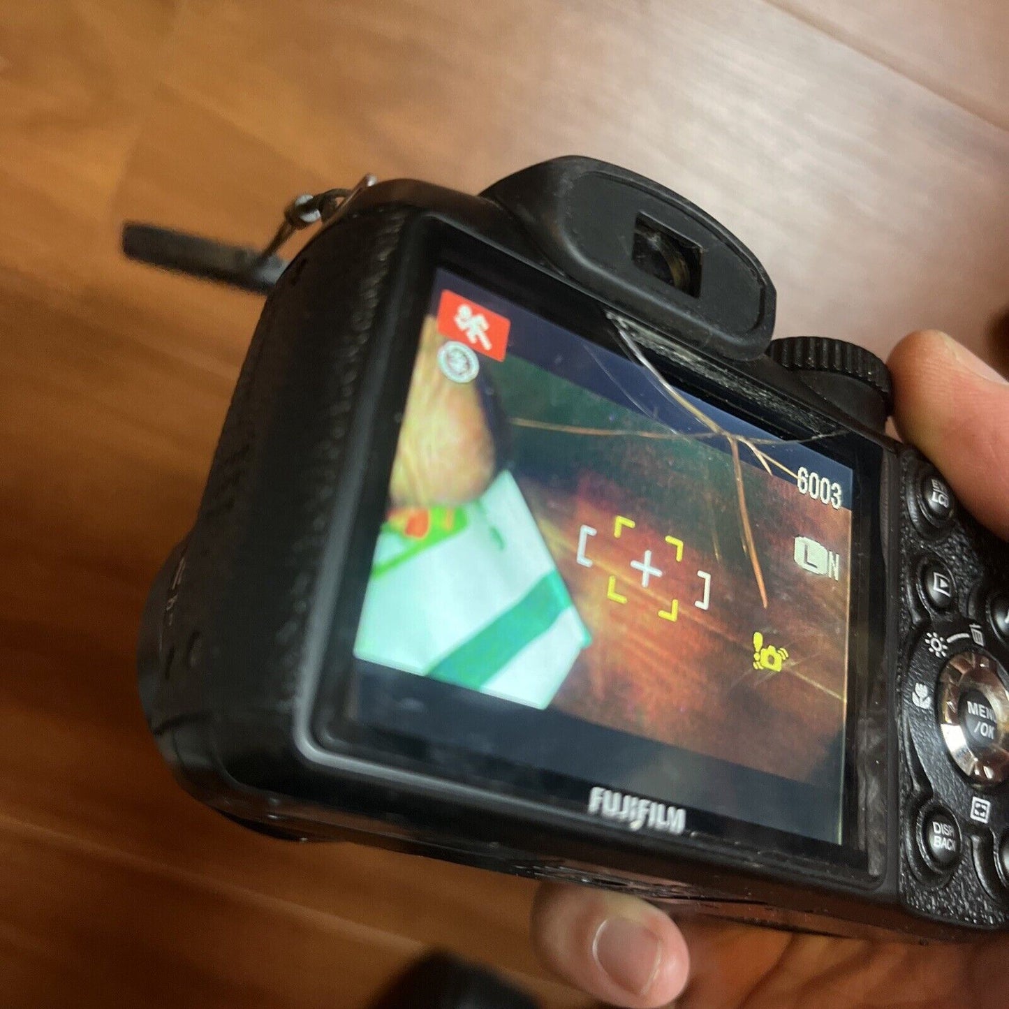 Fujifilm FinePix S2980 Digital Camera 14MP *Cracked LCD Screen but still works*