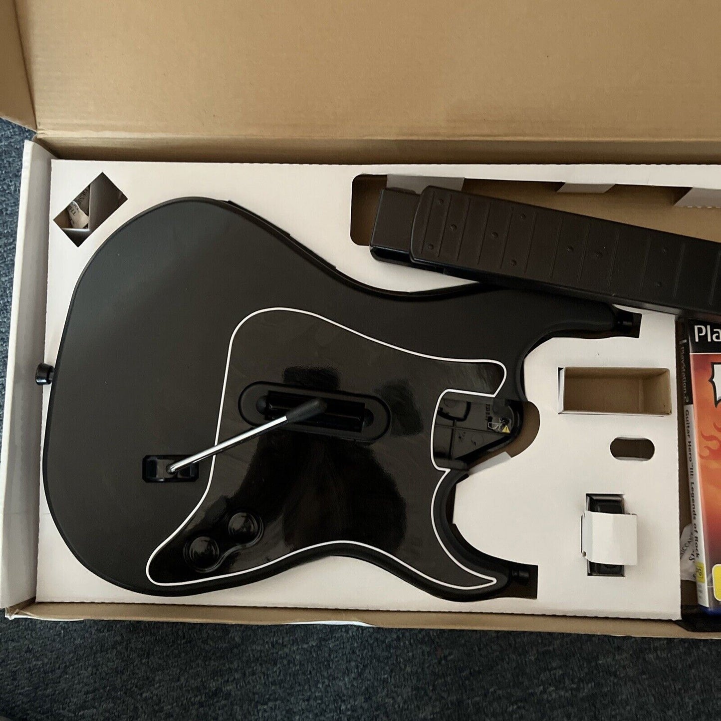 Guitar Hero 3 Legends of Rock Wireless Guitar and PlayStation 2 PS2 Game PAL