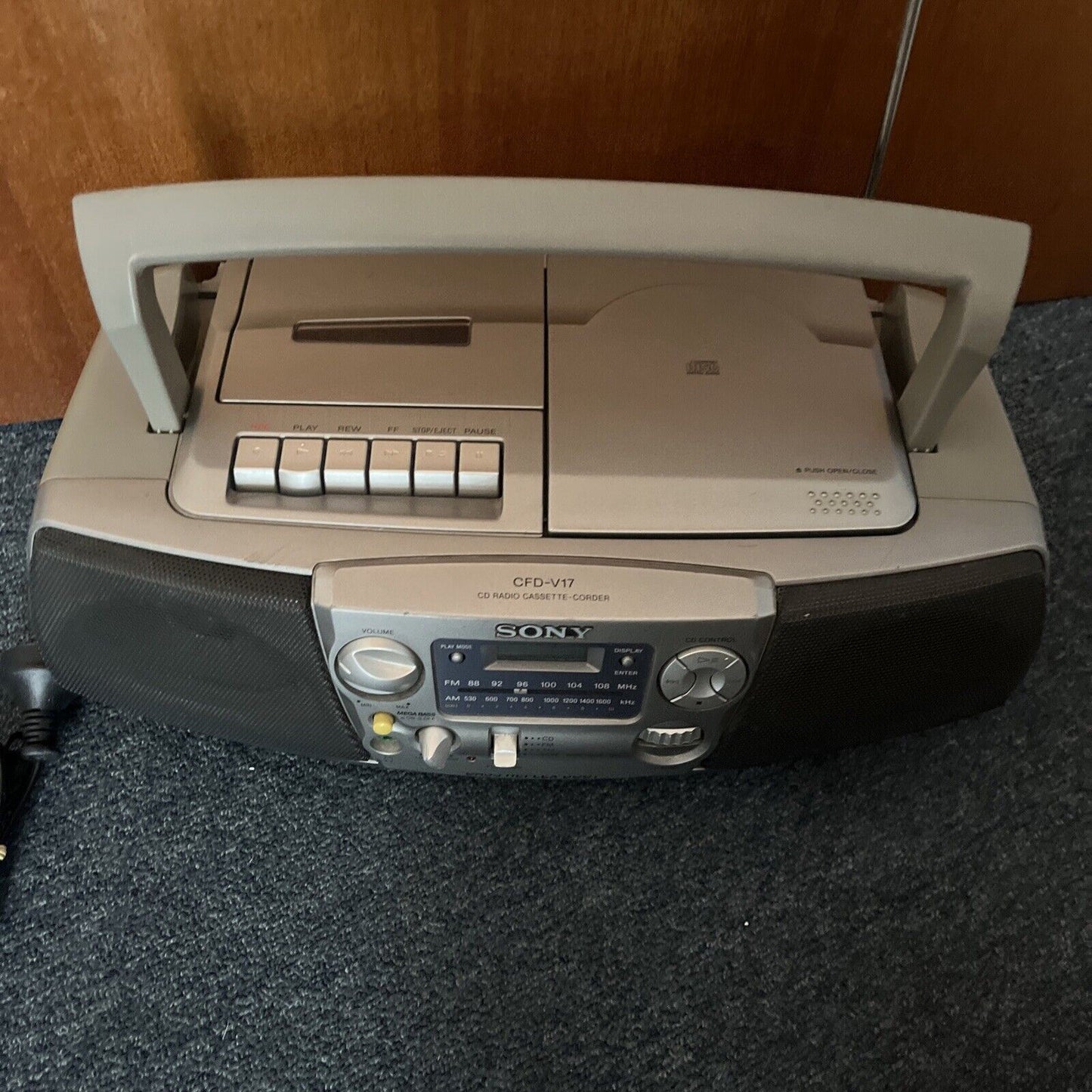 Sony CFD-V17 CD Radio Cassette Recorder AM/FM