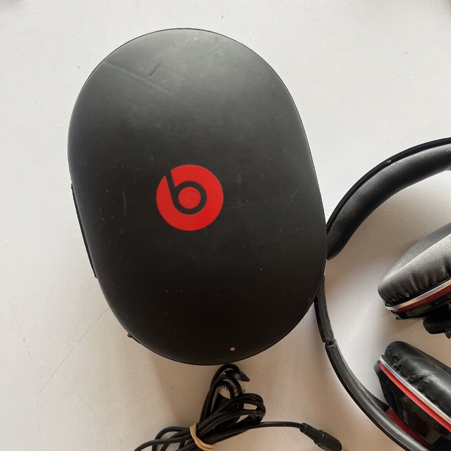 Beats by DrDre Headphones With Case *Works but battery lid is missing* 190003-00