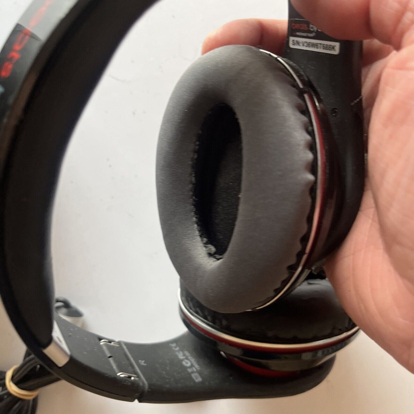 Beats by DrDre Headphones With Case *Works but battery lid is missing* 190003-00