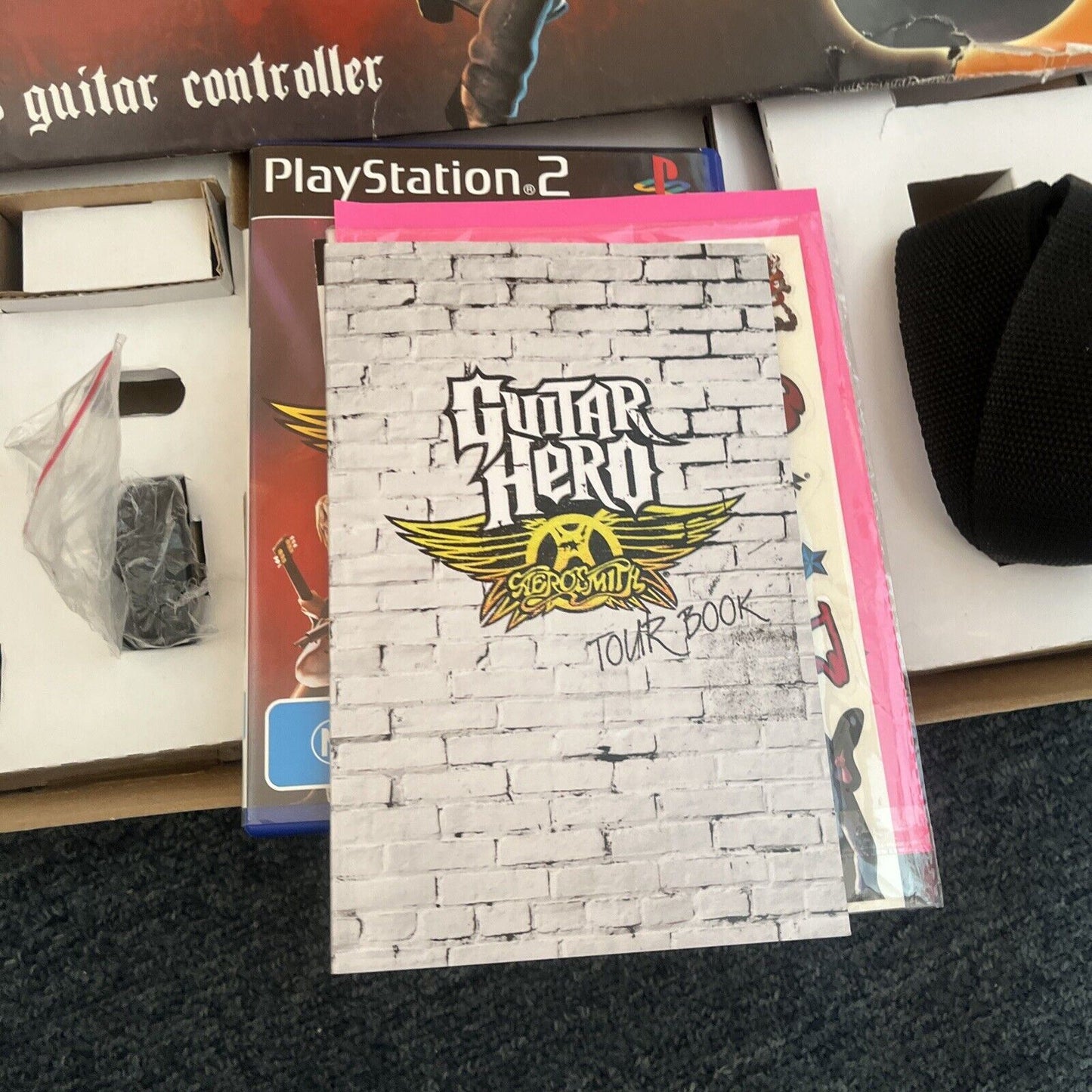 Guitar Hero Aerosmith Game & Wireless Guitar Controller Tour Book Sony PS2 PAL