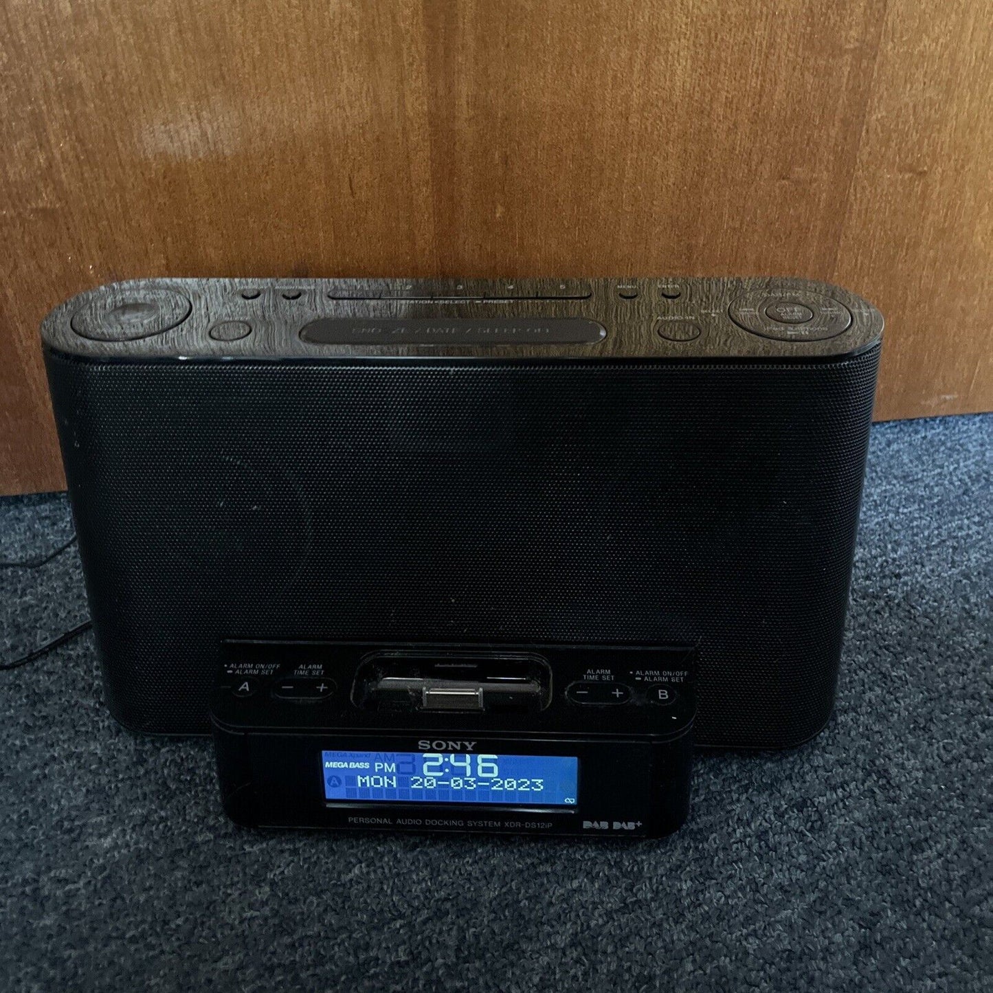 SONY DAB+ Digital Radio FM Personal Audio Docking System Clock Alarm XDR-DS12iP