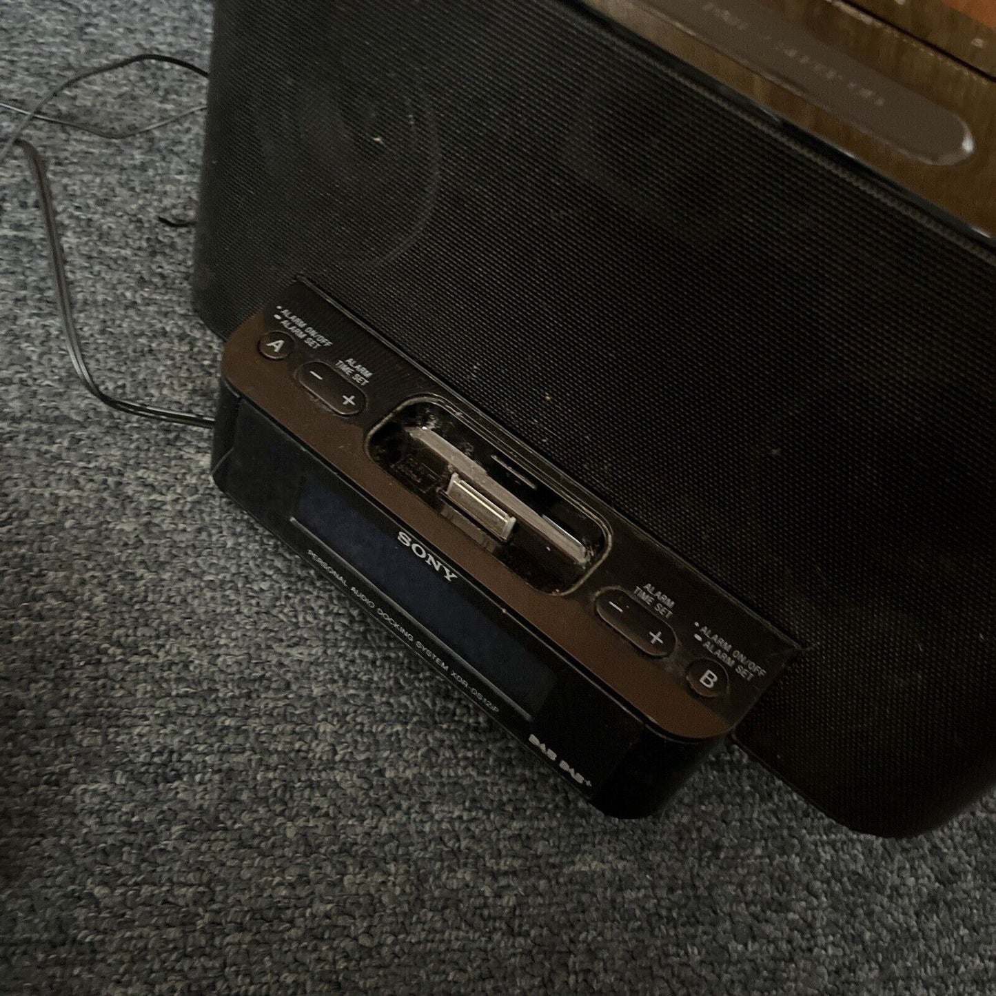 SONY DAB+ Digital Radio FM Personal Audio Docking System Clock Alarm XDR-DS12iP