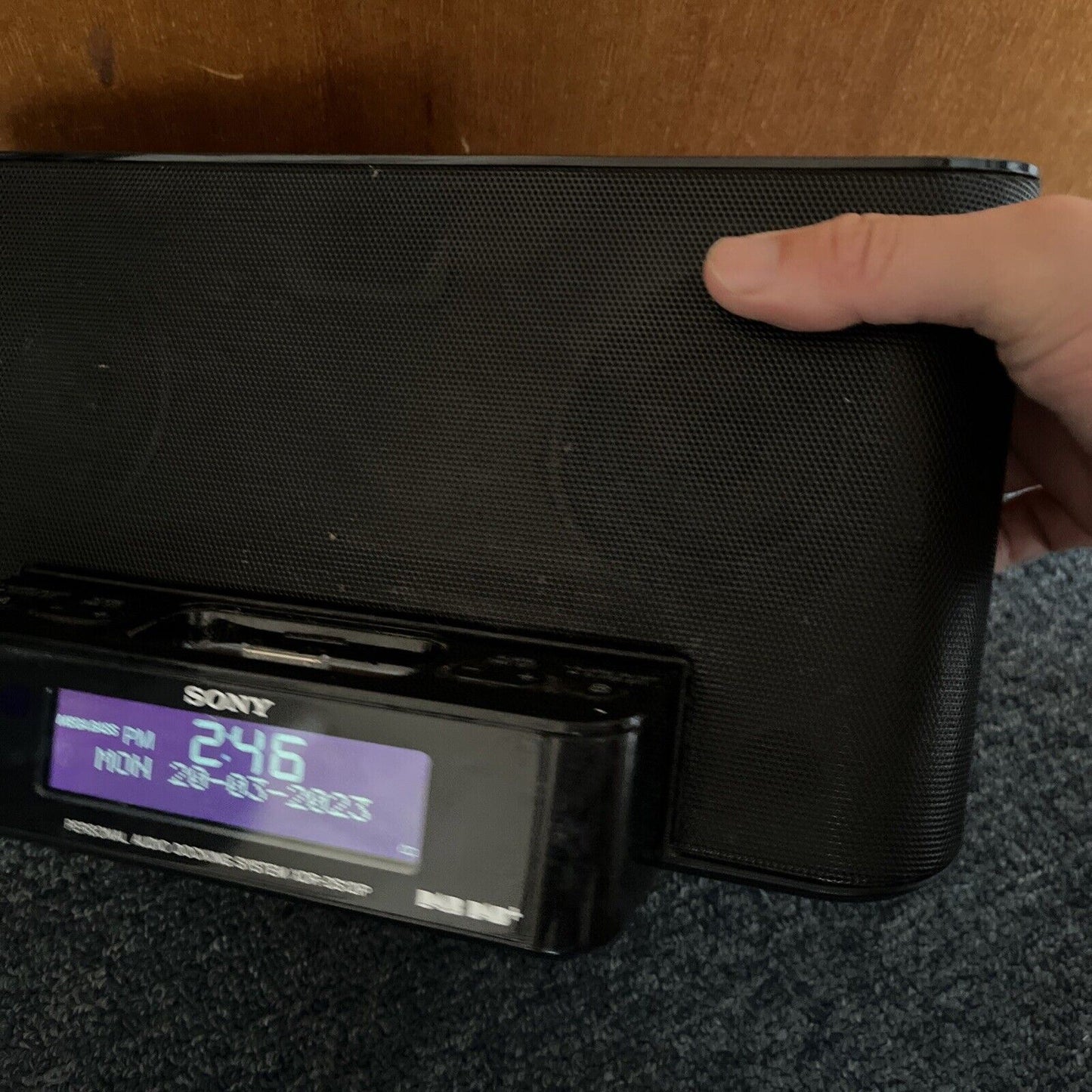 SONY DAB+ Digital Radio FM Personal Audio Docking System Clock Alarm XDR-DS12iP