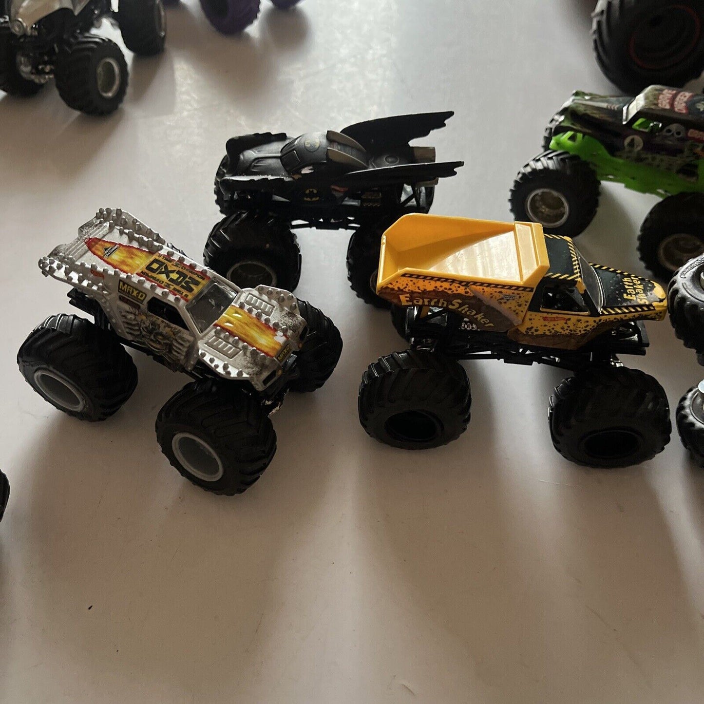 20x Hot Wheels Trucks Bulk Scooby-Doo, Grave Digger, Batman, Max-D, Spiderman