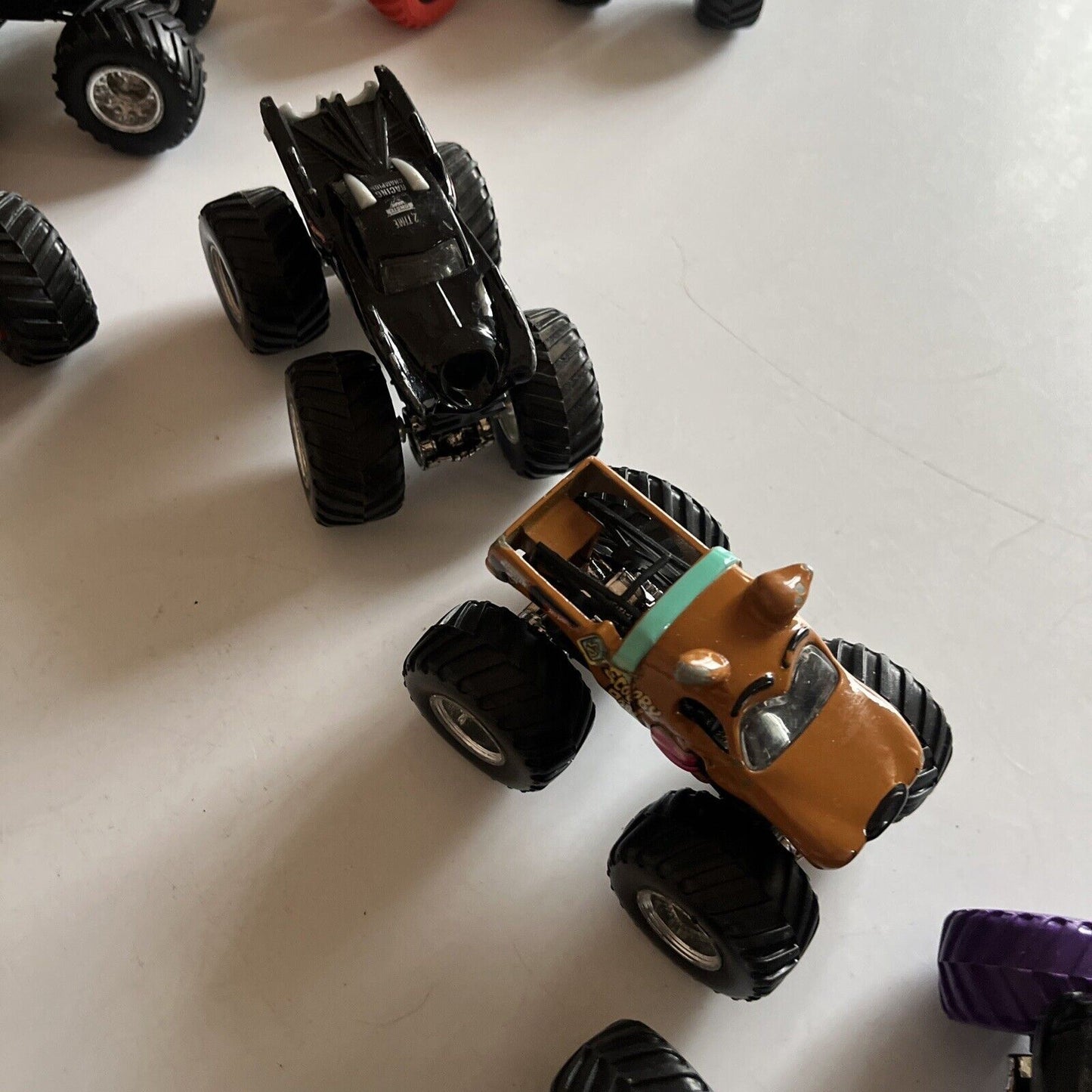 20x Hot Wheels Trucks Bulk Scooby-Doo, Grave Digger, Batman, Max-D, Spiderman