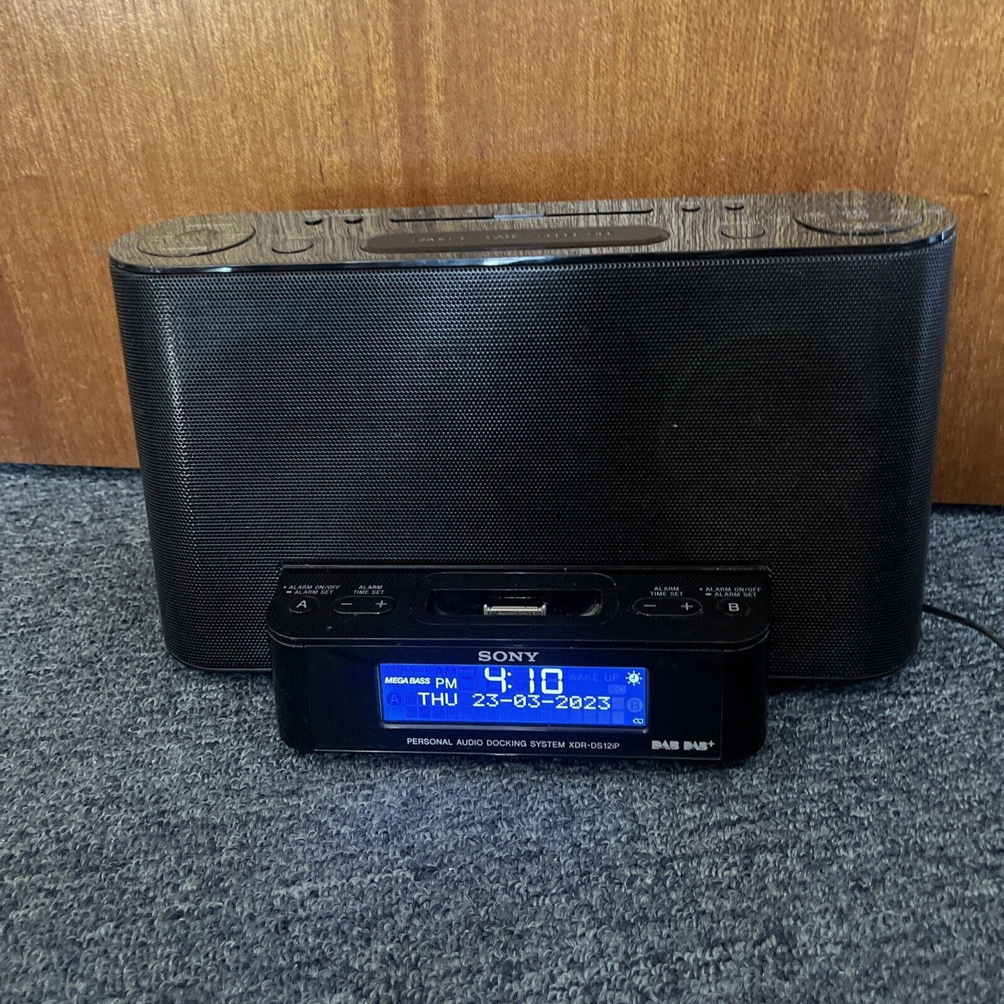 Sony DAB+ Digital Radio Clock FM Radio Audio Dock XDR-DS12iP 30-Pin iPod