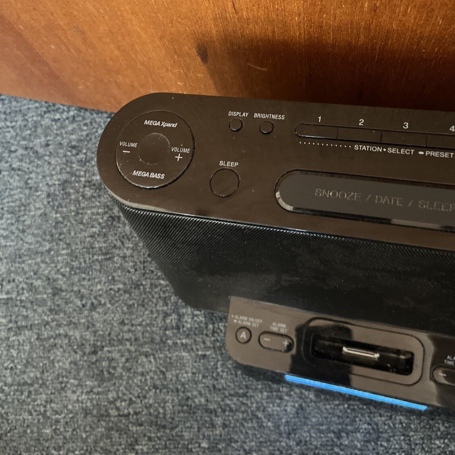 Sony DAB+ Digital Radio Clock FM Radio Audio Dock XDR-DS12iP 30-Pin iPod