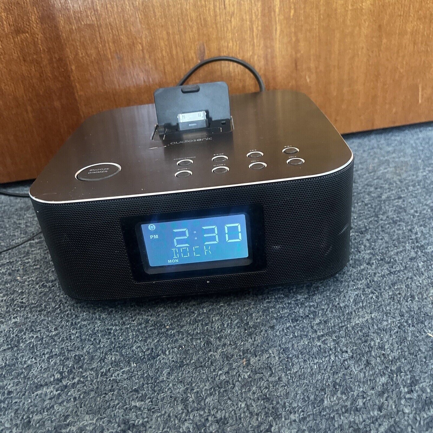 Audiosonic Alarm Clock FM Radio 30-pin iPhone iPod Dock DS403