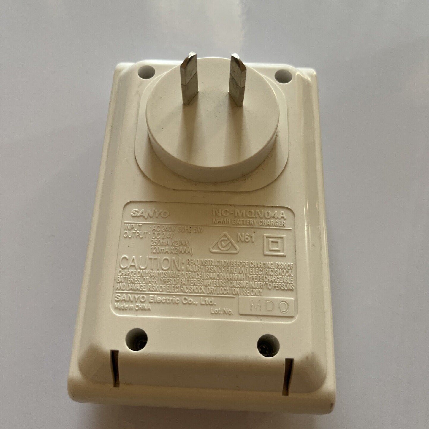 Sanyo Ni-MH Battery Charger NC-MQN04A for AA AAA Ni-MH Batteries