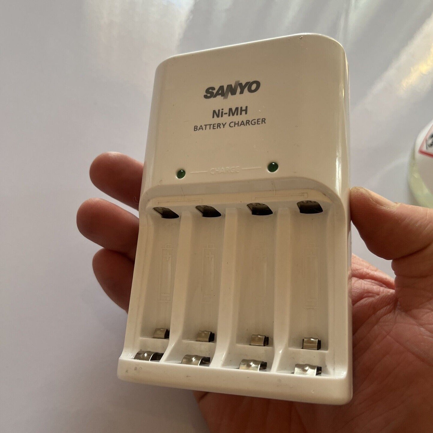 Sanyo Ni-MH Battery Charger NC-MQN04A for AA AAA Ni-MH Batteries