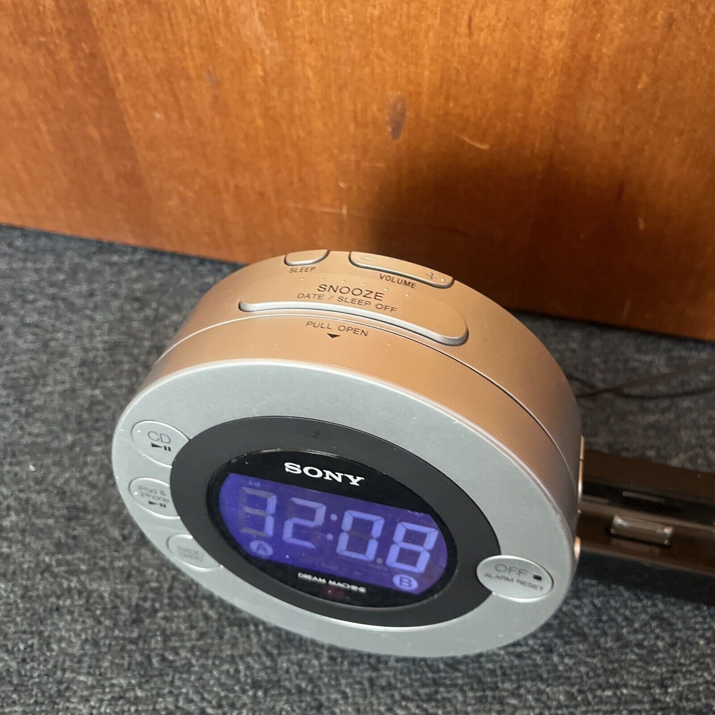 Sony Dream Machine CD Player Alarm Clock FM/AM Radio iPod ICF-CD3iP