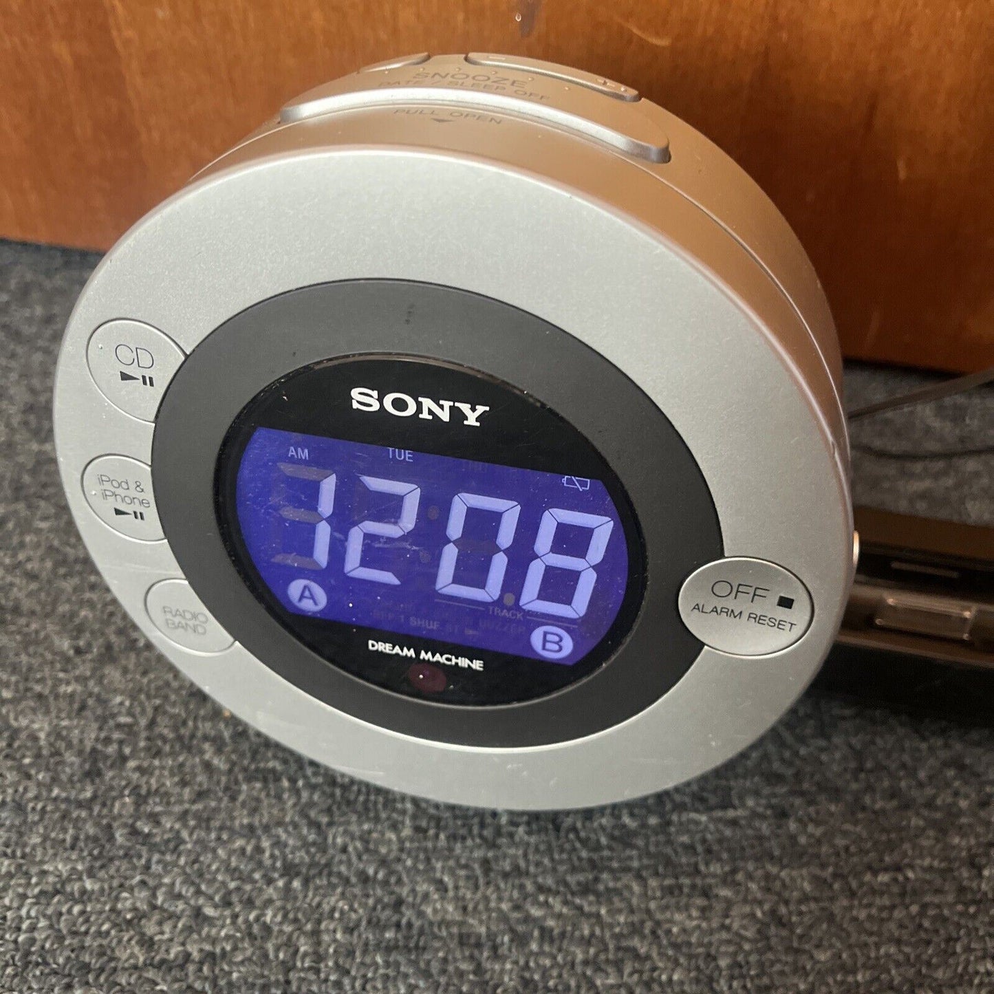 Sony Dream Machine CD Player Alarm Clock FM/AM Radio iPod ICF-CD3iP