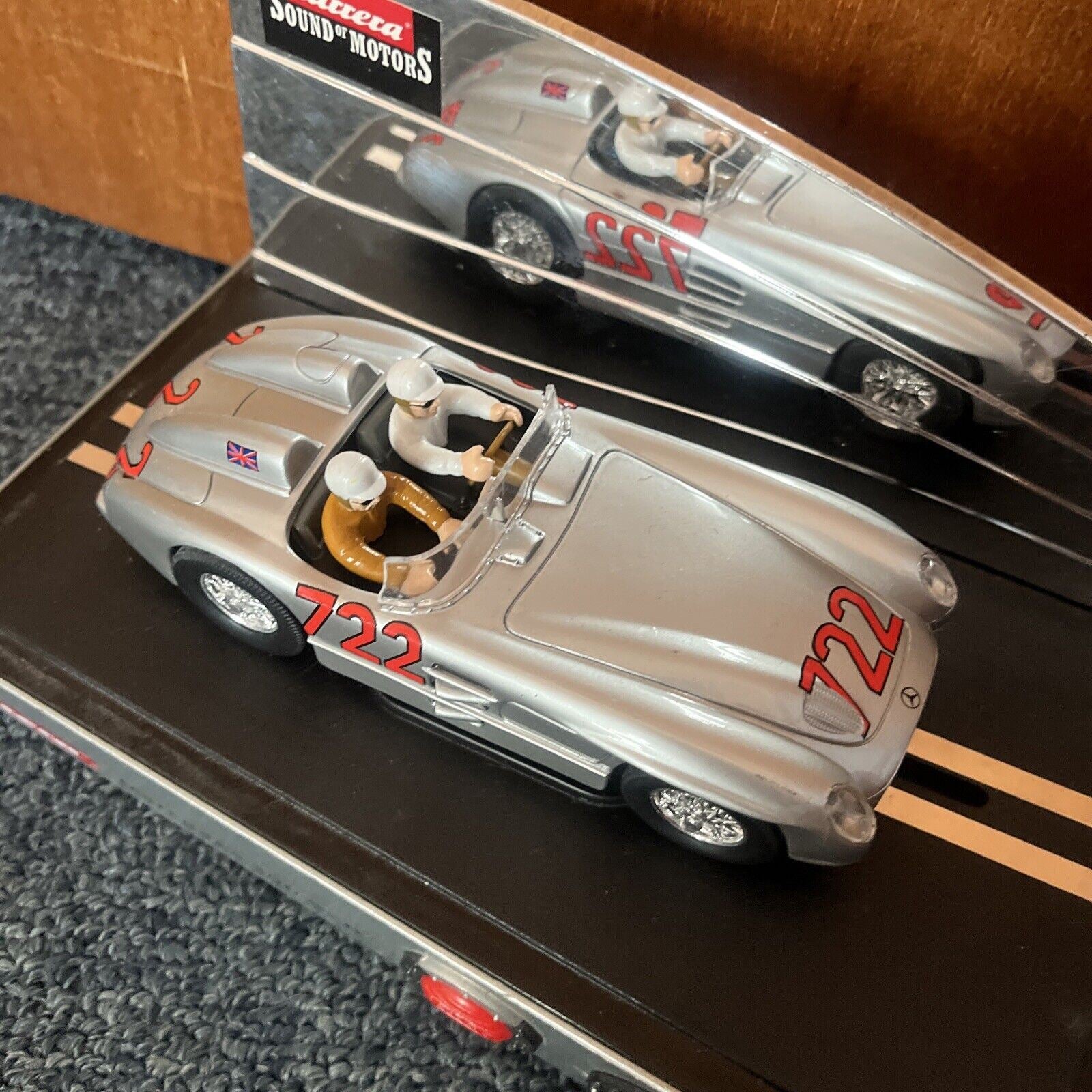 Carrera Mercedes 300 SLR Sounds of Motors 1:32 – Retro Unit