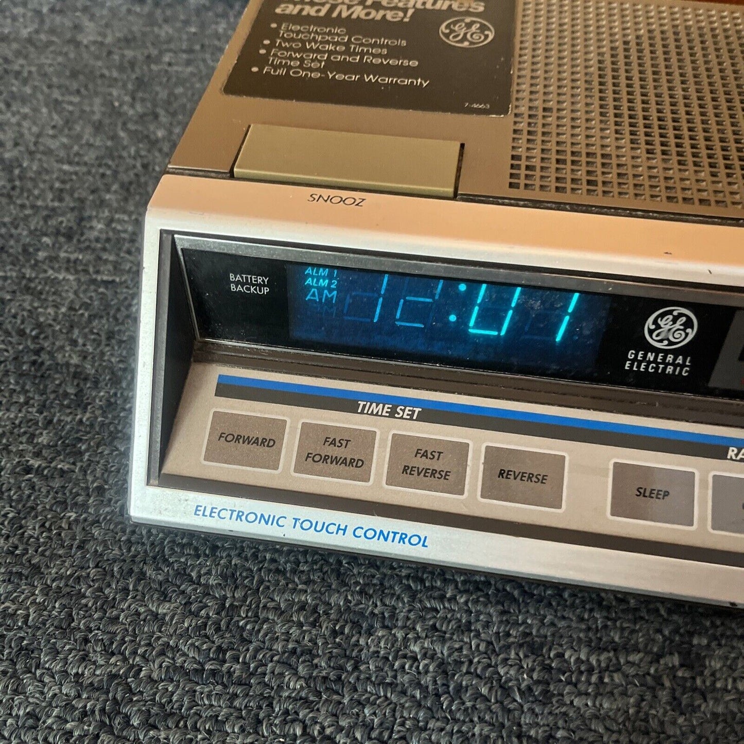 Vintage General Electric GE Alarm Clock Radio FM/AM EA7-4663A