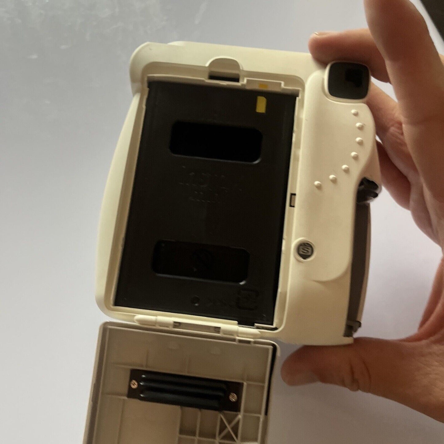 Fujifilm Instax Mini 8 Instant Film Camera White *Missing Battery Lid