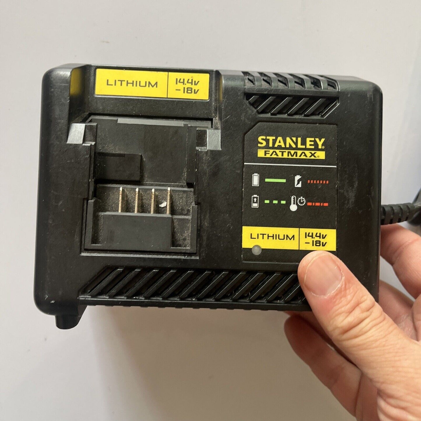 Stanley Fatmax Lithium Charger 90572759 Type 1  14.4V-18V