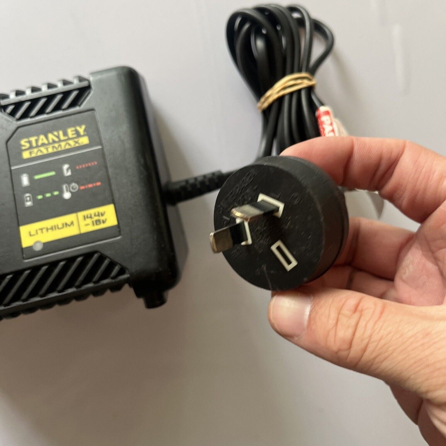 Stanley Fatmax Lithium Charger 90572759 Type 1  14.4V-18V