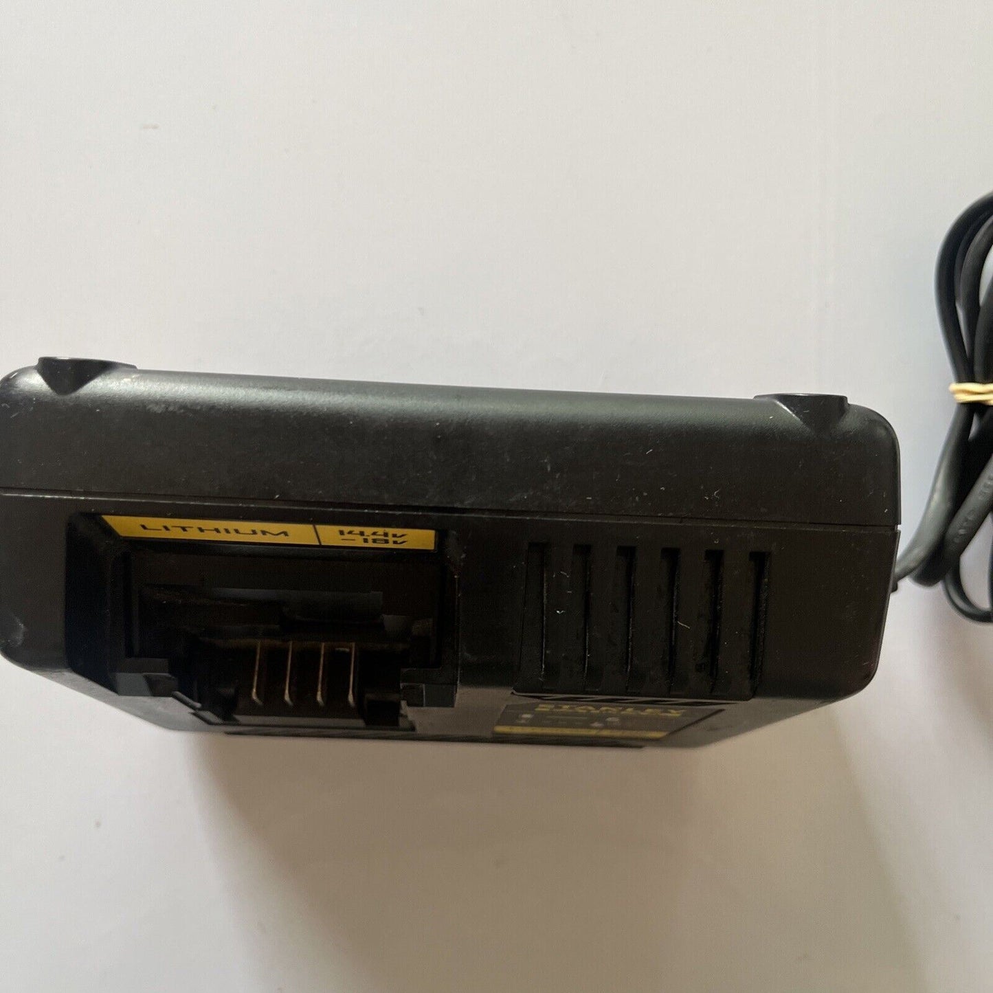 Stanley Fatmax Lithium Charger 90572759 Type 1  14.4V-18V