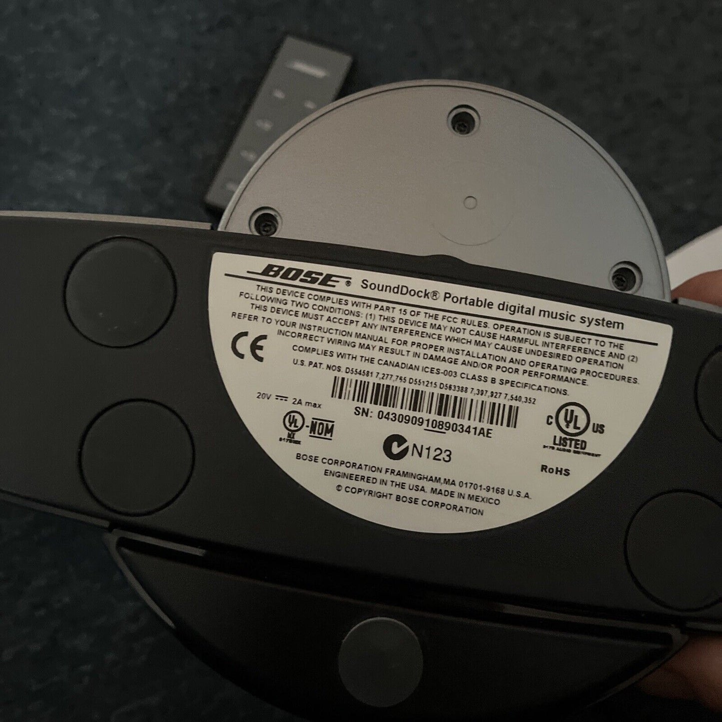 Bose Sound dock Portable Digital Music System For 30-Pin iPod iPhone with Remote