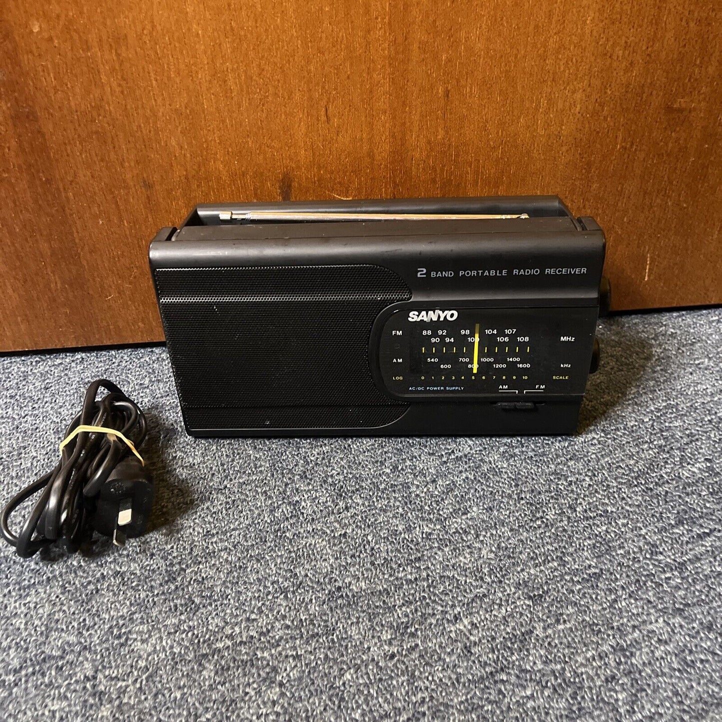 Sanyo AM/FM Portable Radio Receiver RP-6168 *Missing Battery Lid*