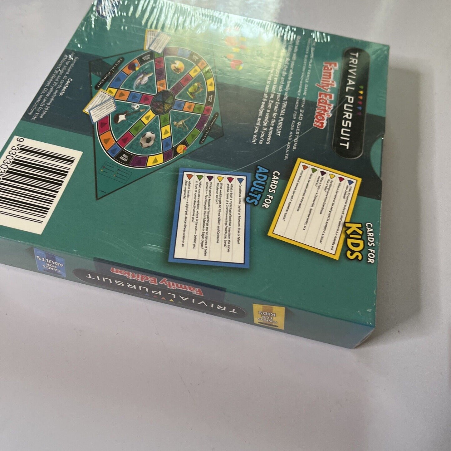 *New Sealed* Trivial Pursuit Mini Travel Size Family Edition Game Hasbro