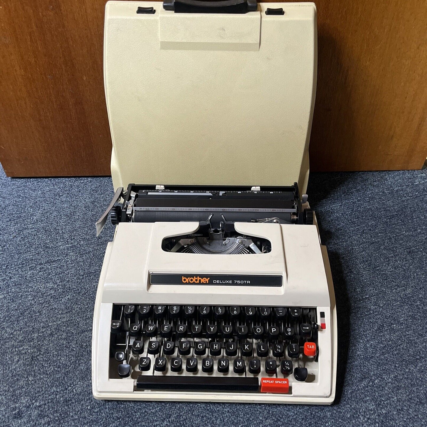 Brother Deluxe 750TR Typewriter With Case