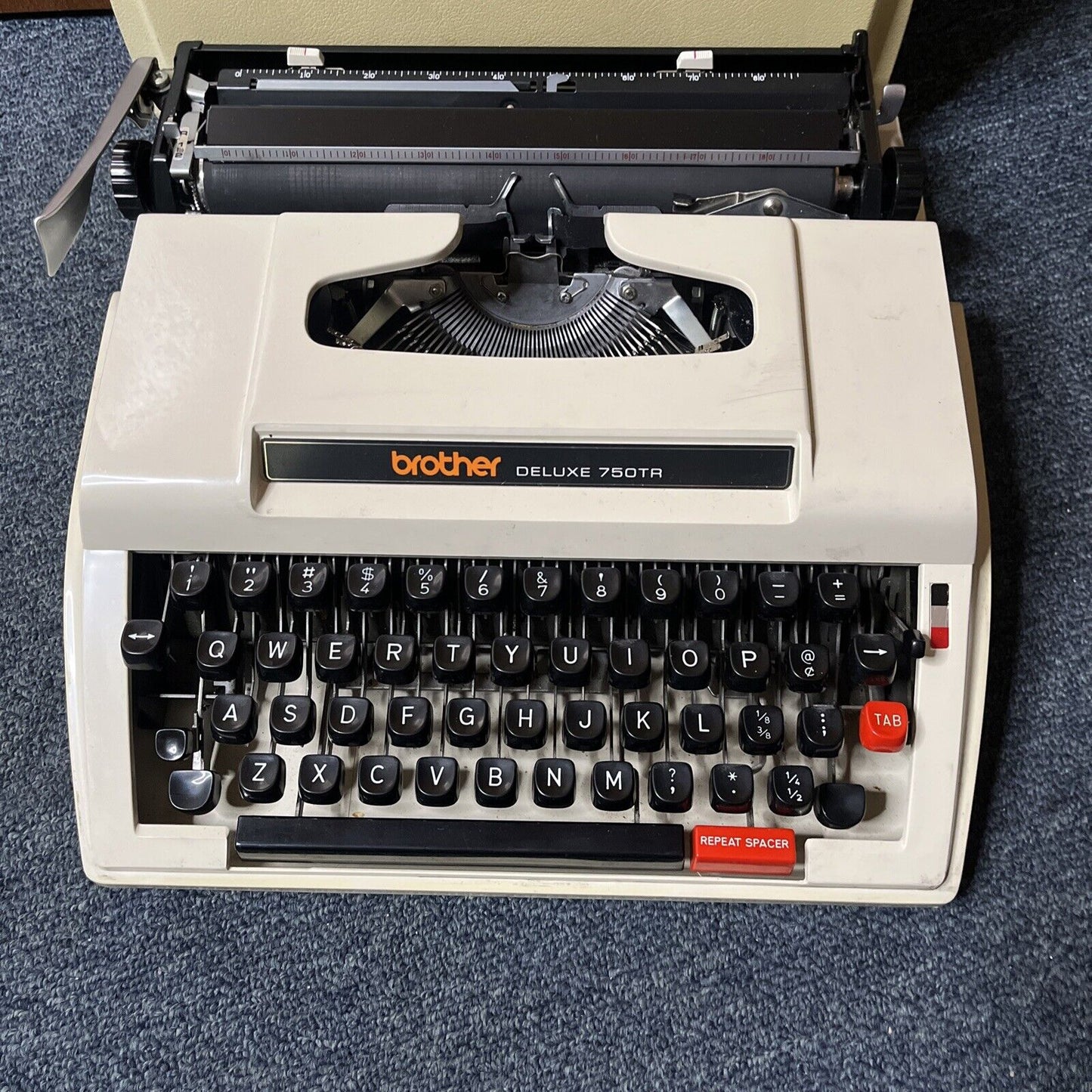 Brother Deluxe 750TR Typewriter With Case