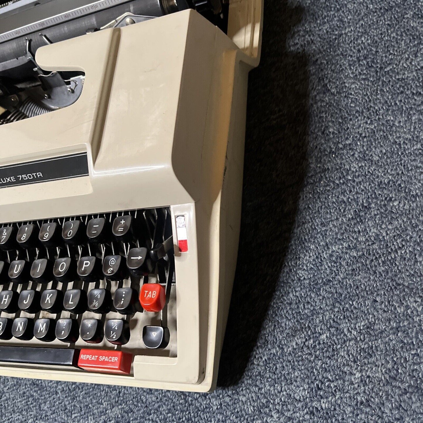 Brother Deluxe 750TR Typewriter With Case