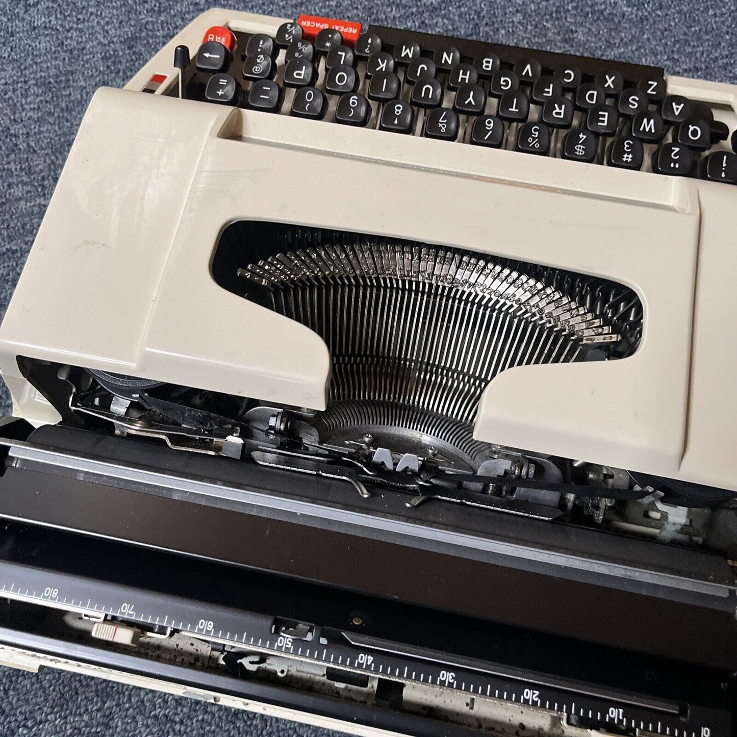 Brother Deluxe 750TR Typewriter With Case