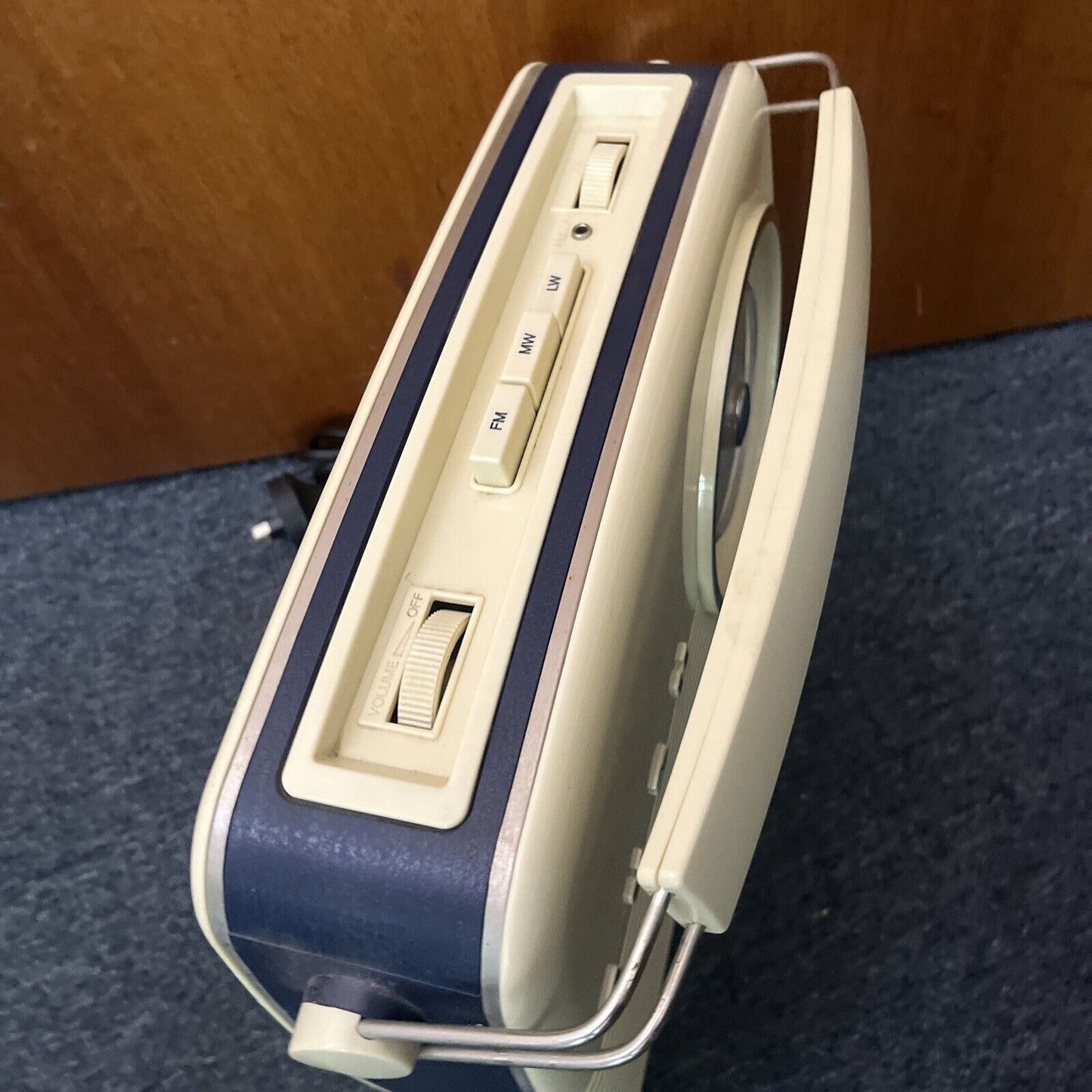 Bush FM/AM/MW/LW Retro Style Radio TR82 BLU/SAA