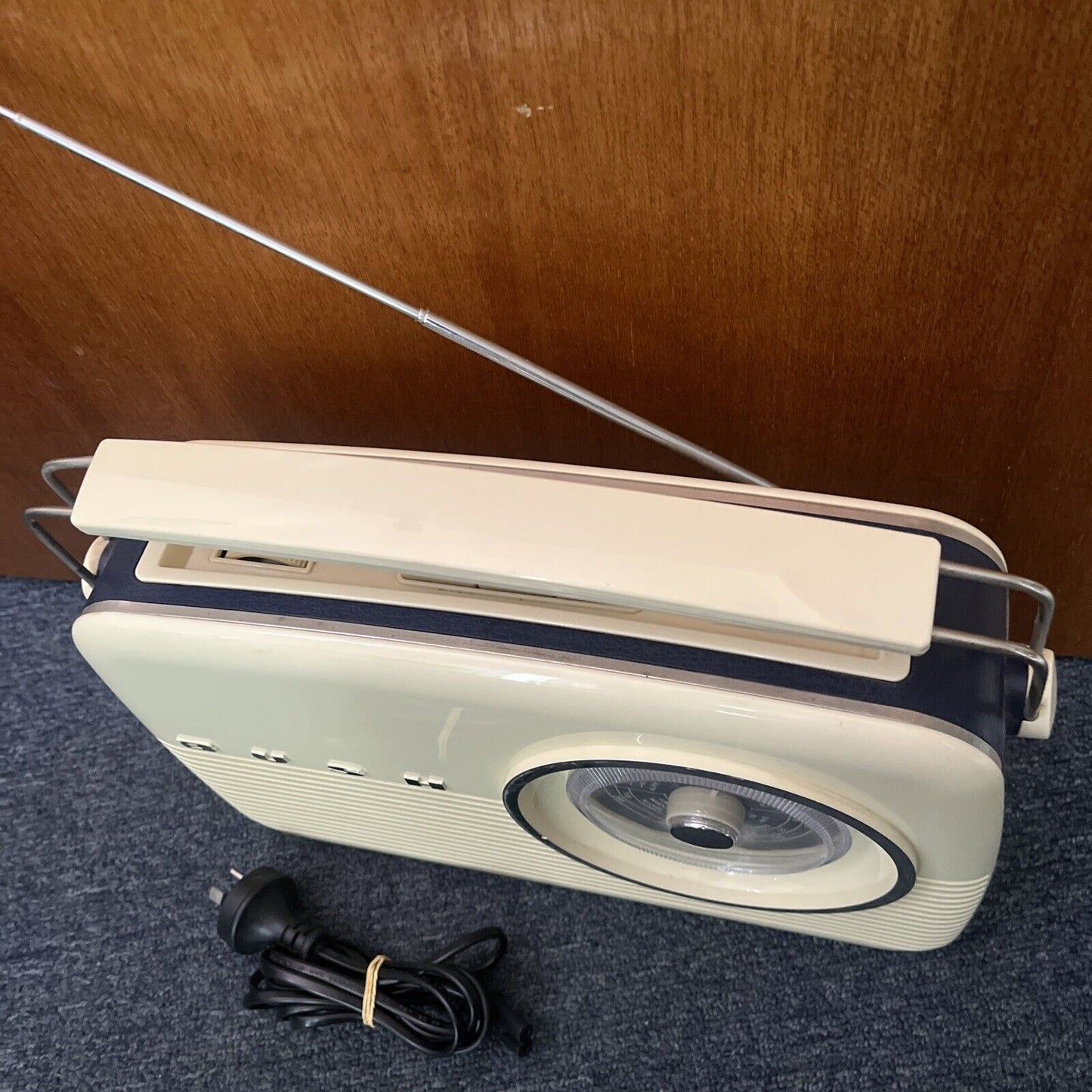 Bush FM/AM/MW/LW Retro Style Radio TR82 BLU/SAA