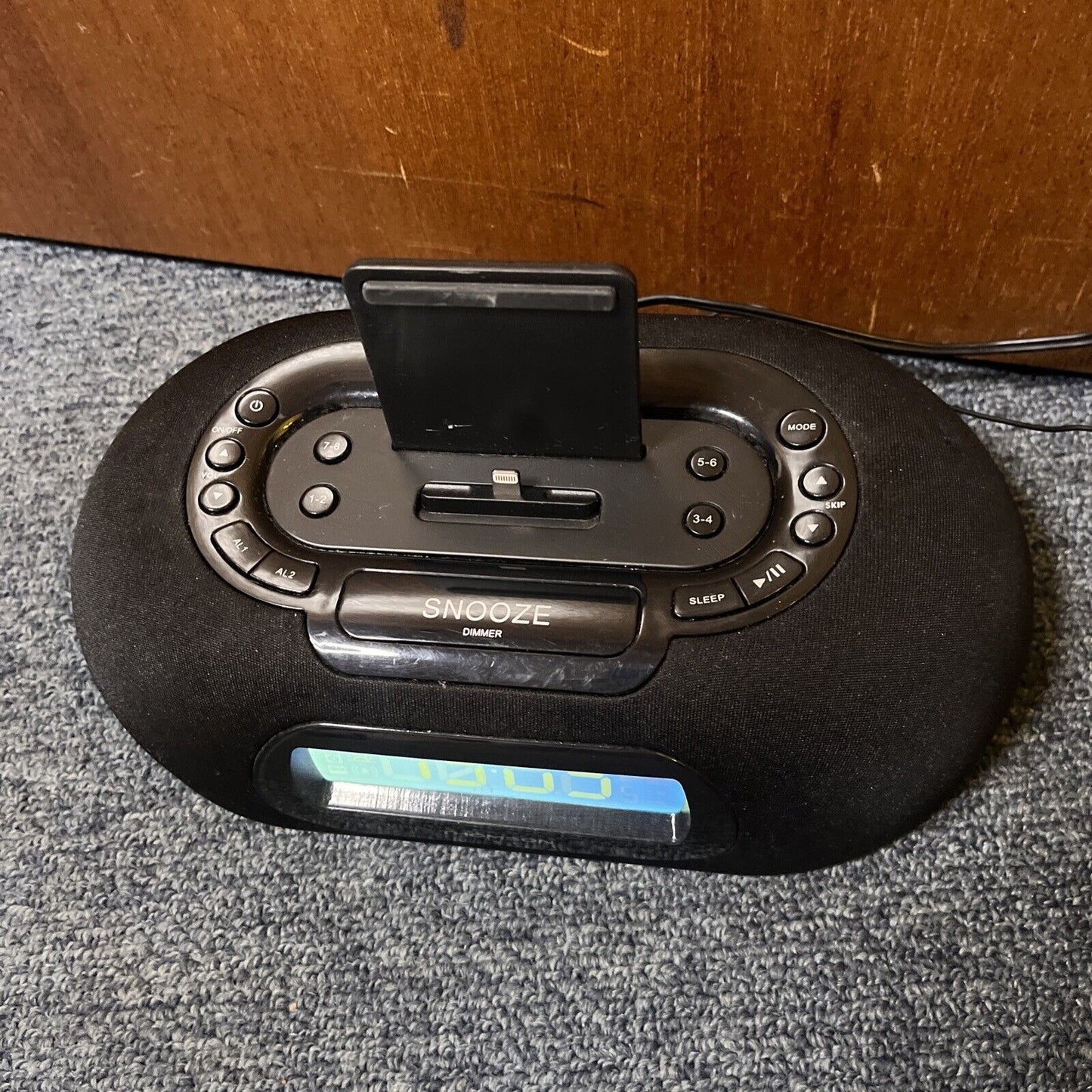 Thomson Alarm Clock Radio With Lightning Dock USB Charger Port FM Radi