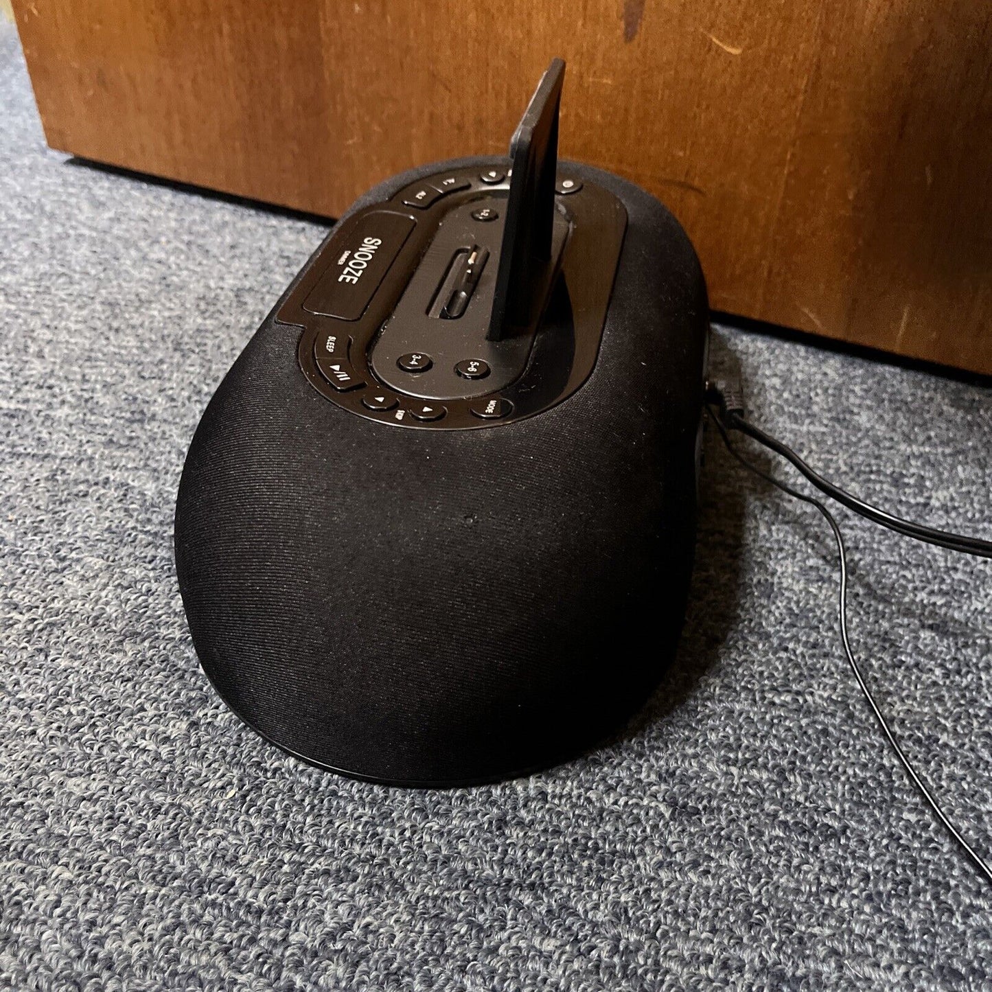 Thomson Alarm Clock Radio With Lightning Dock USB Charger Port FM Radi