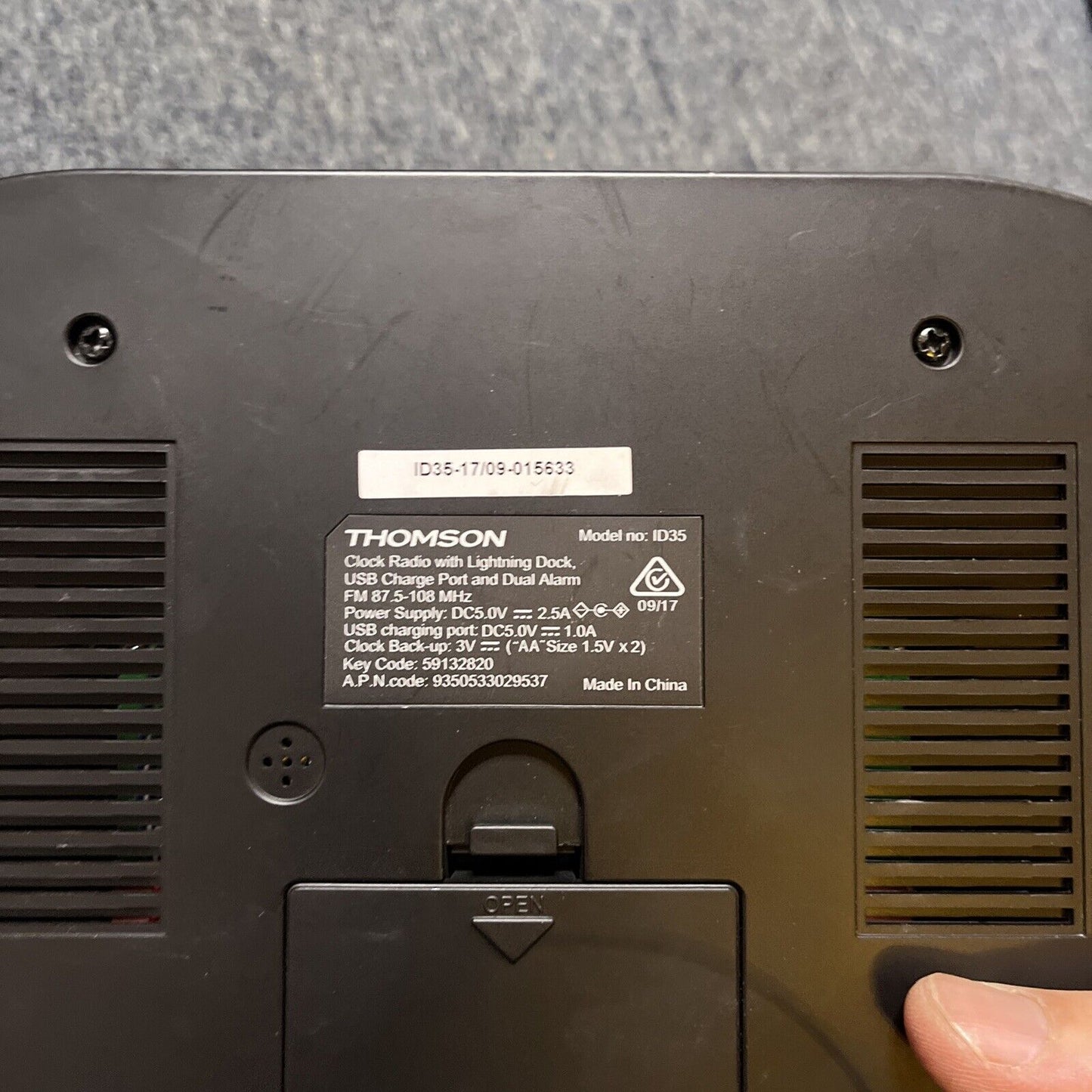 Thomson Alarm Clock Radio With Lightning Dock USB Charger Port FM Radi