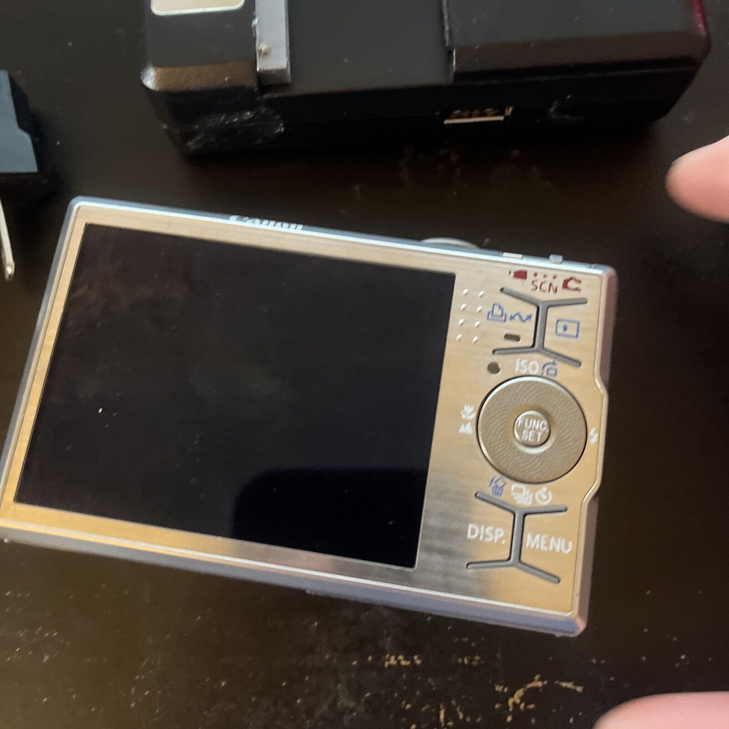 Canon lXUS 90IS Digital Camera 10.0MP With Battery Charger