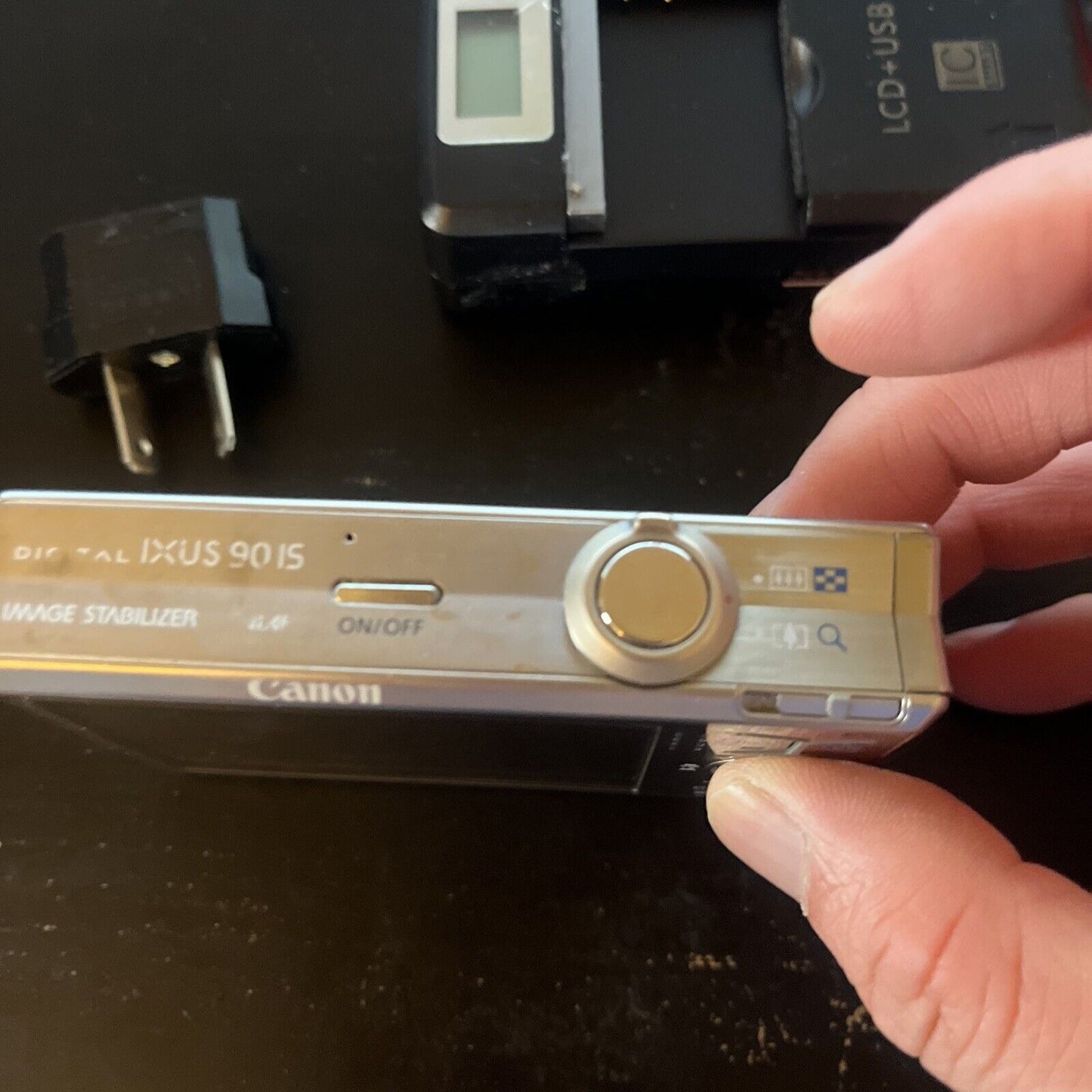 Canon lXUS 90IS Digital Camera 10.0MP With Battery Charger