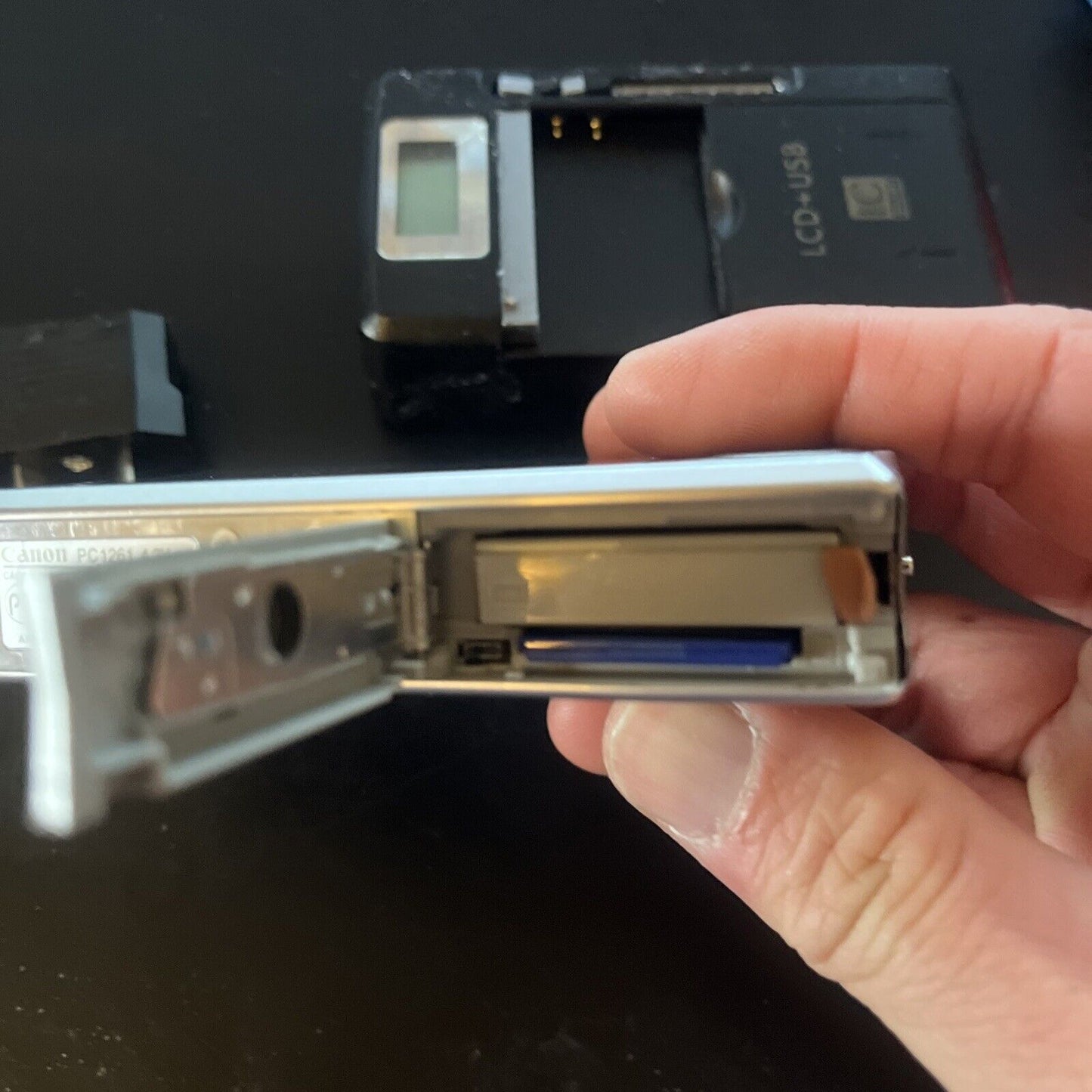 Canon lXUS 90IS Digital Camera 10.0MP With Battery Charger