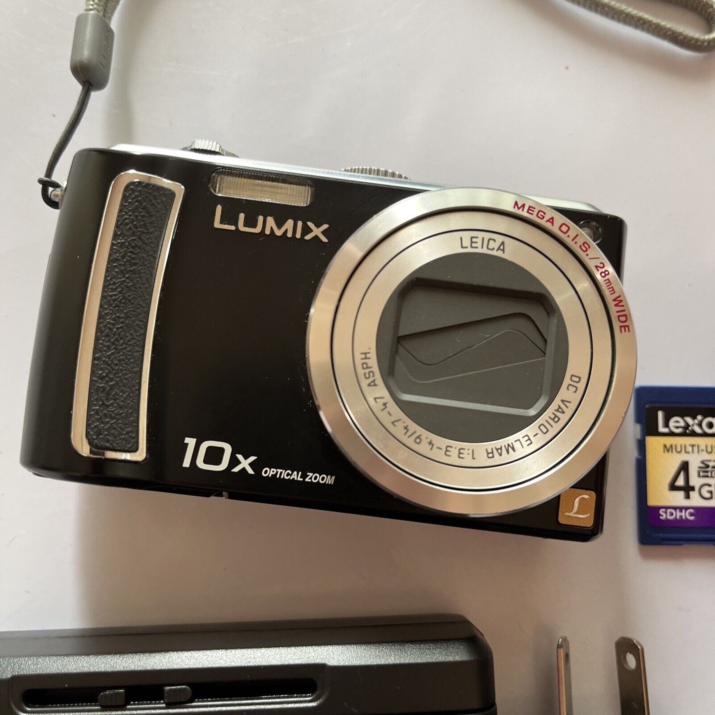 Panasonic Lumix DMC-TZ15 Digital Camera 9.1MP With Charger & 4GB SD Card