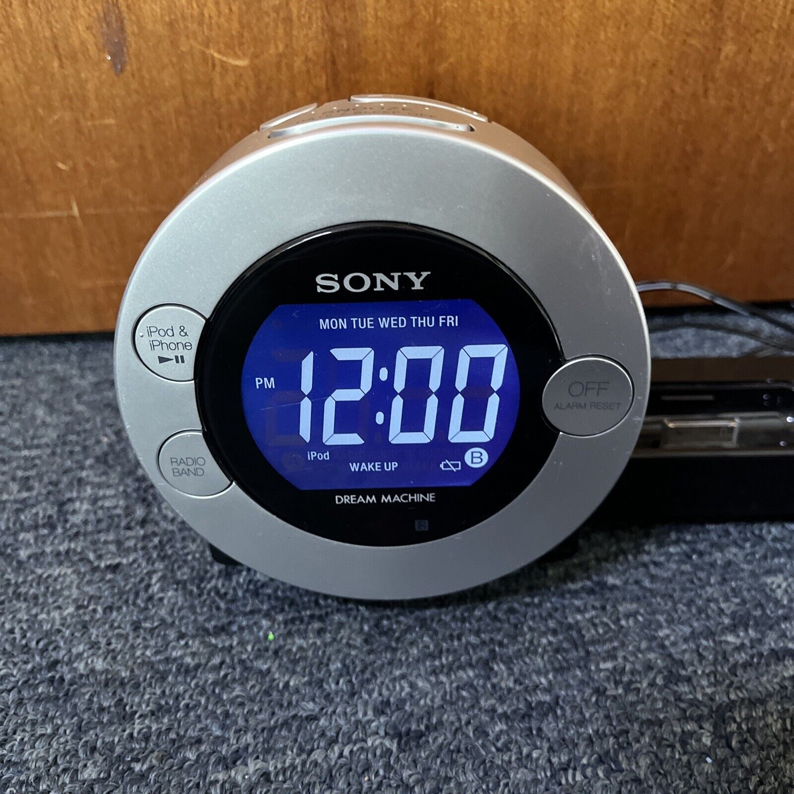 Sony Dream Machine FM/AM 2 bands radio and alarm clock ICF-C730