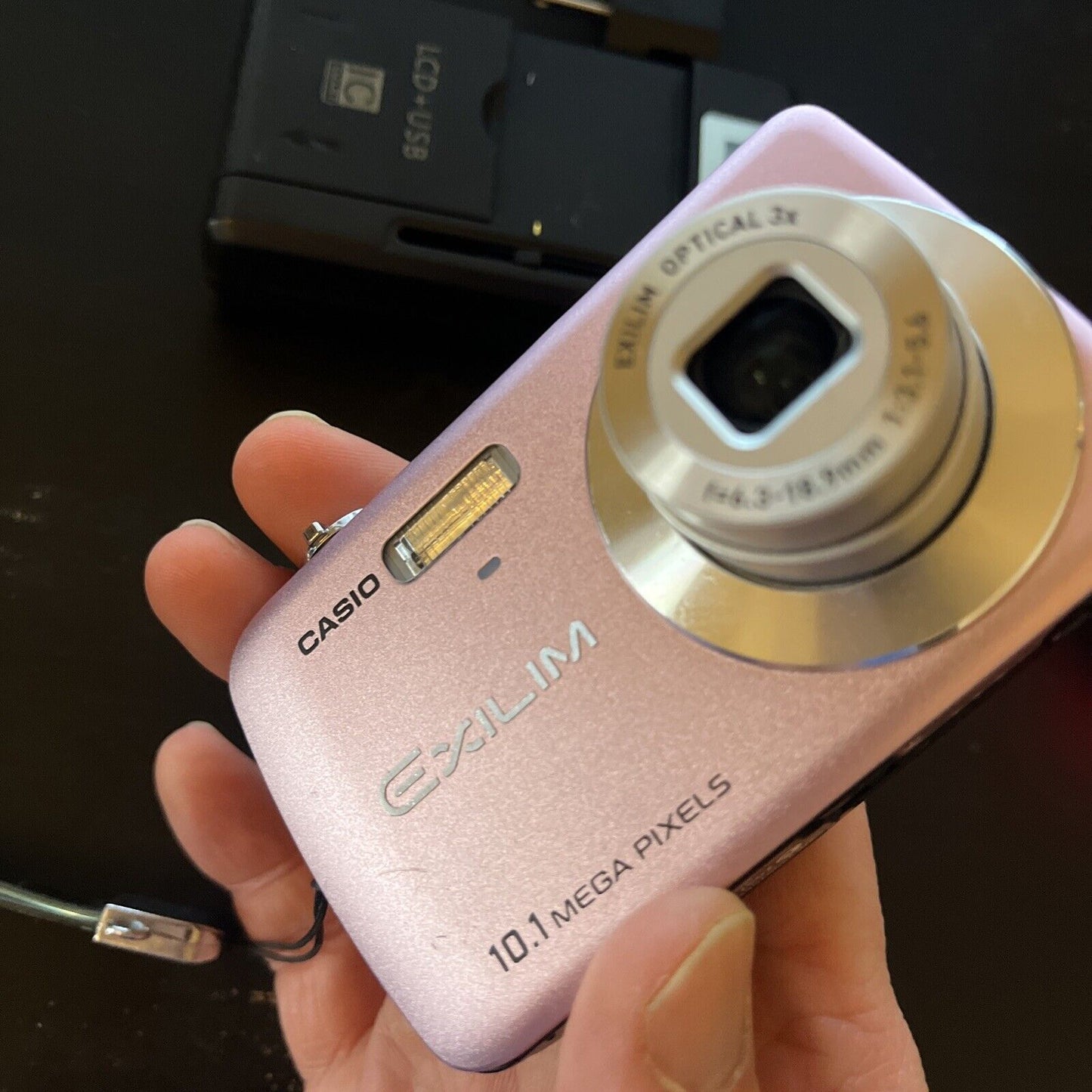 Casio Exilim EX-Z33 Digital Camera 10.1MP Pink With Charger