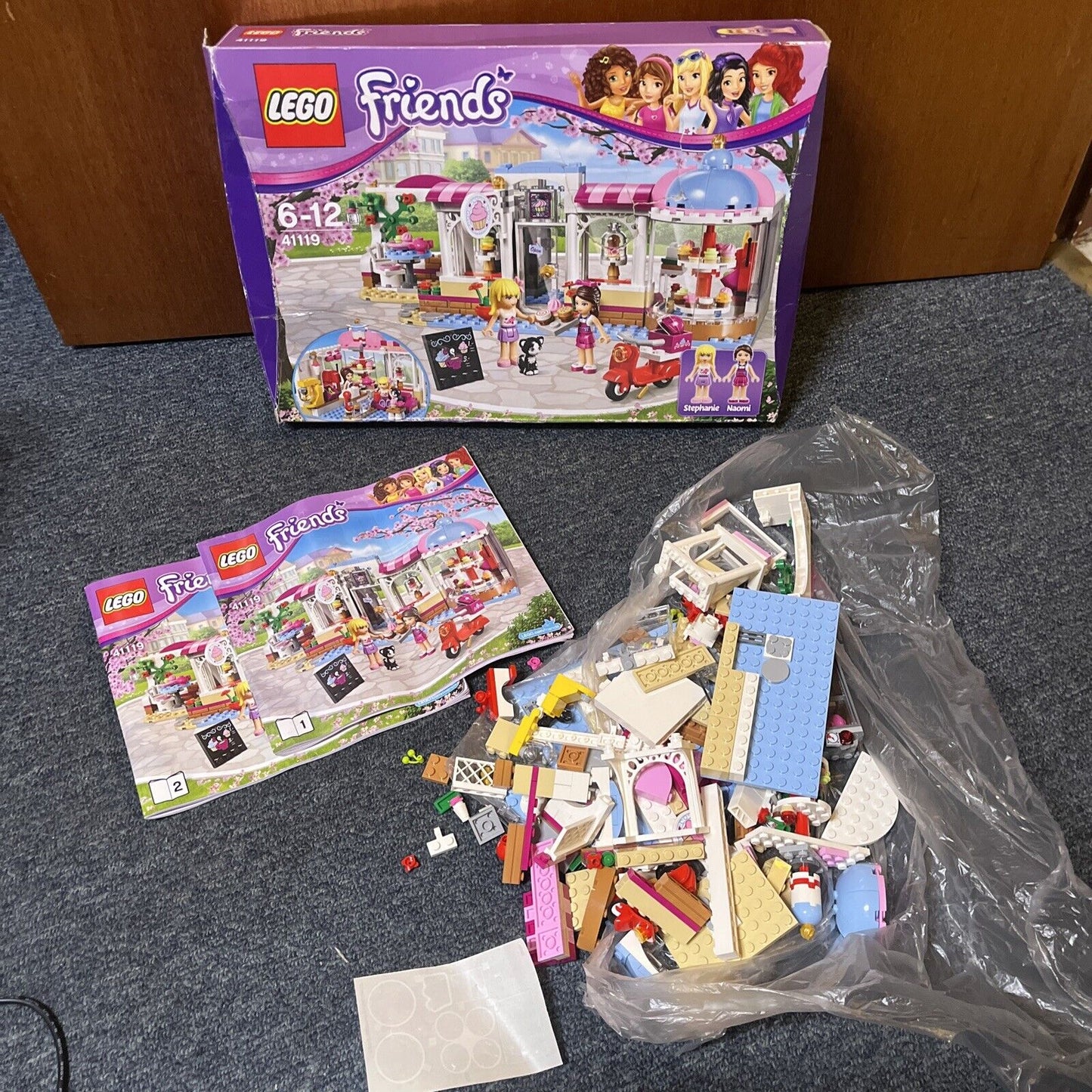 LEGO FRIENDS: Heartlake Cupcake Cafe (41119) *Uncounted - Incomplete*