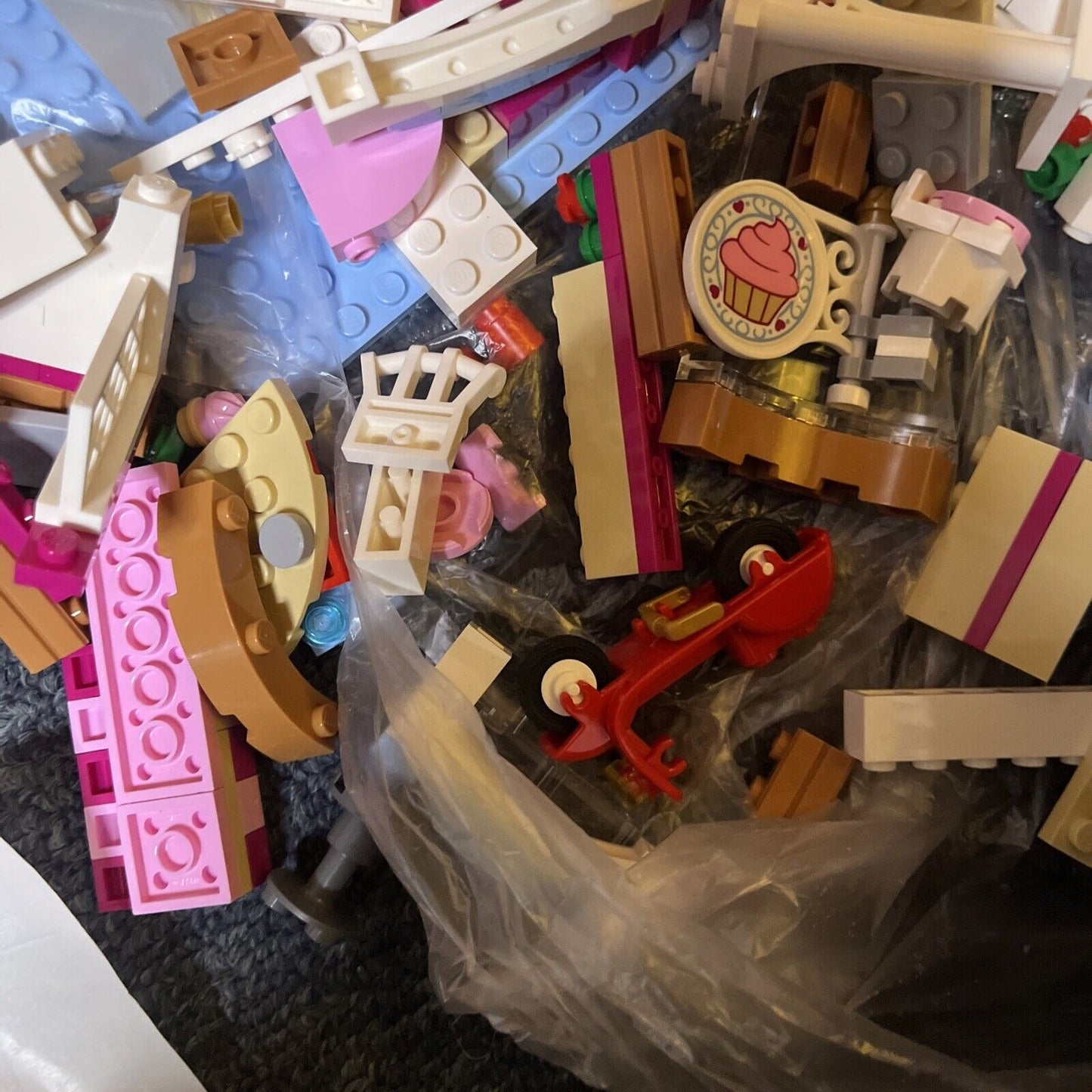 LEGO FRIENDS: Heartlake Cupcake Cafe (41119) *Uncounted - Incomplete*