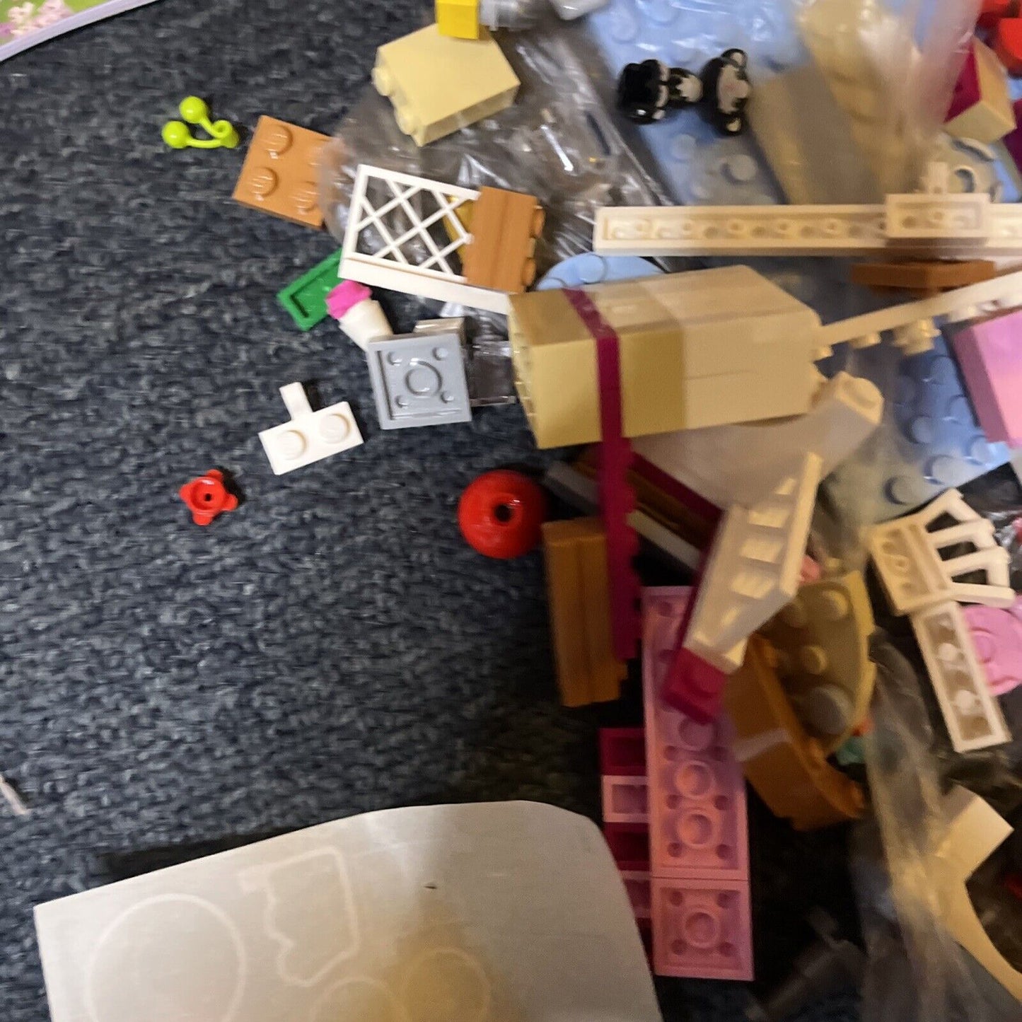 LEGO FRIENDS: Heartlake Cupcake Cafe (41119) *Uncounted - Incomplete*