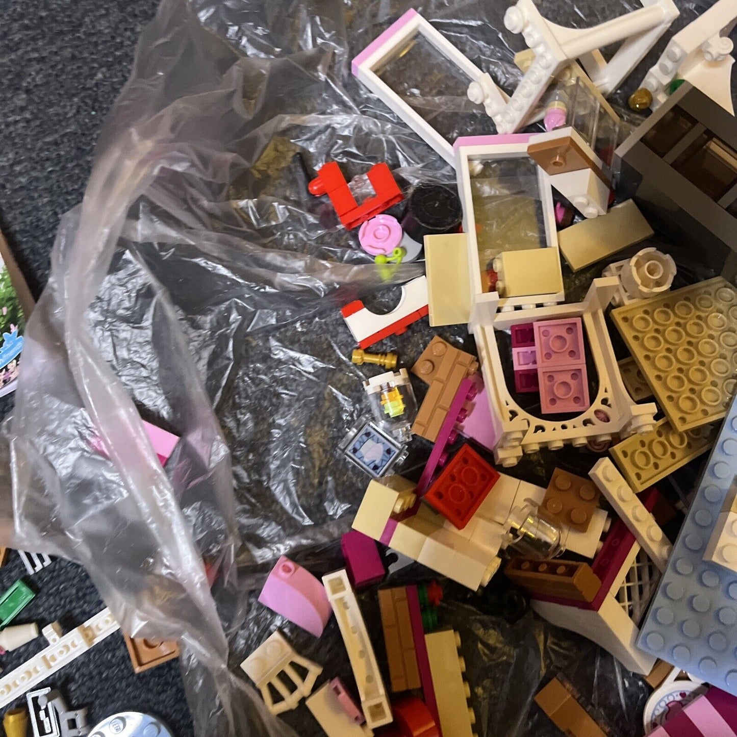 LEGO FRIENDS: Heartlake Cupcake Cafe (41119) *Uncounted - Incomplete*