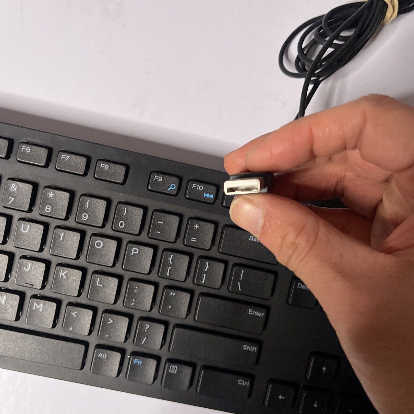 2x Keyboard USB: Dell KB216t & HP KU-1156