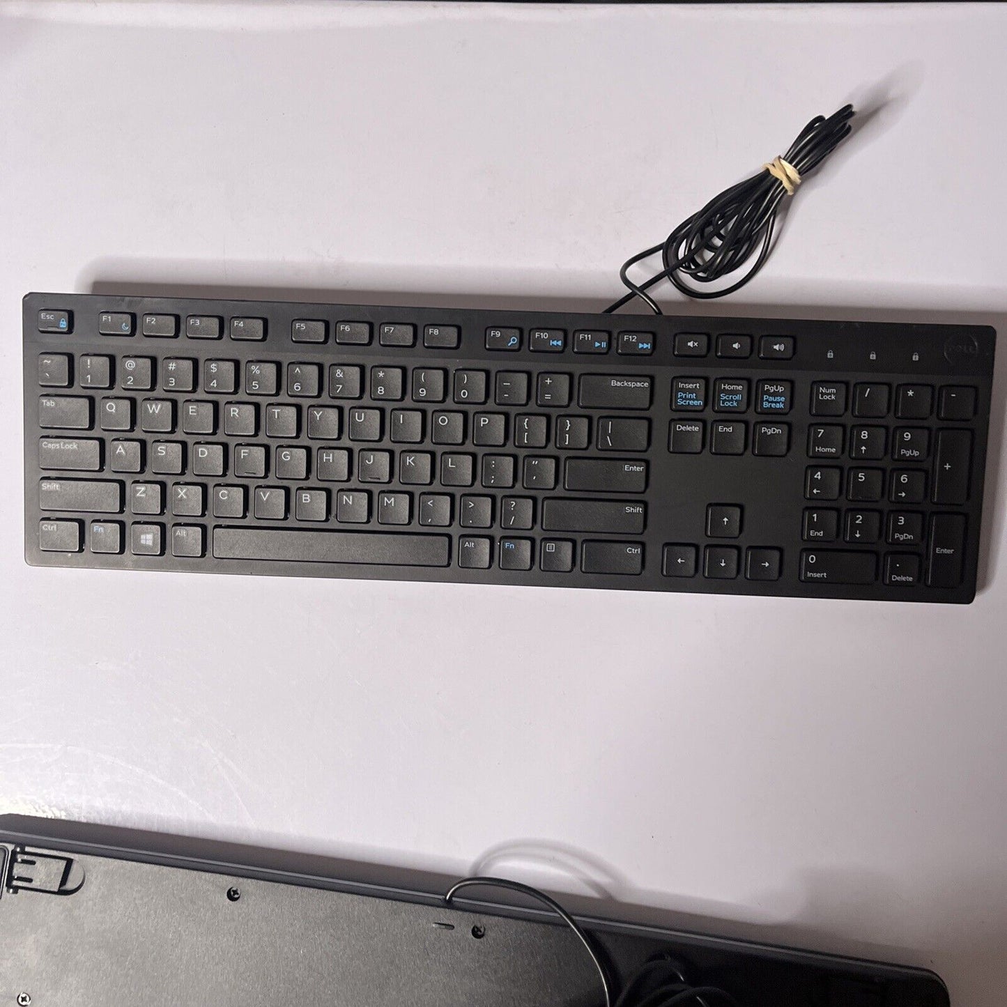 2x Keyboard USB: Dell KB216t & HP KU-1156