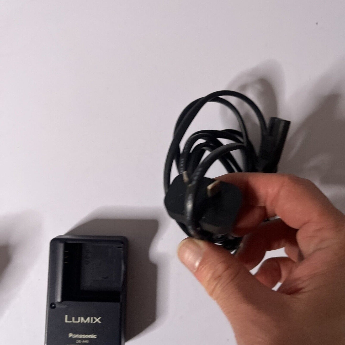 Genuine Panasonic Lumix DE-A40 Battery Charger for DMC-FS3, DMC-FS5, DMC-FS20,