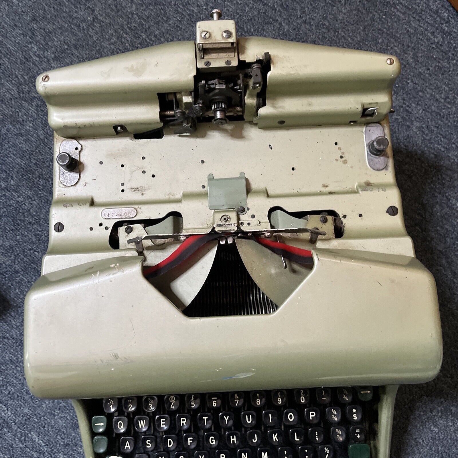 Vintage Imperial 66 Typewriter *For Parts Or Repair* – Retro Unit
